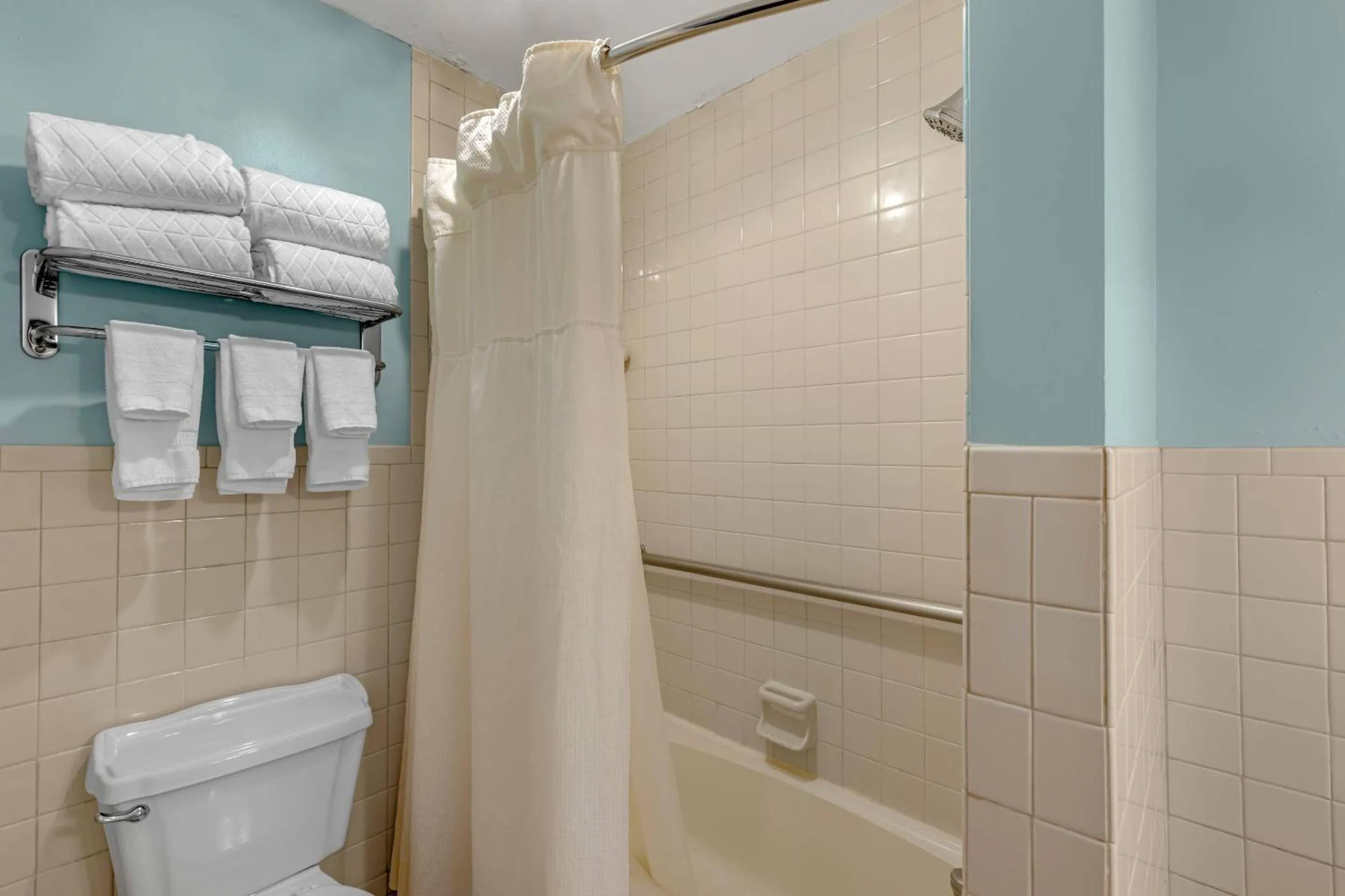 Bedroom in Windsor Hotel, an Ascend Collection Hotel