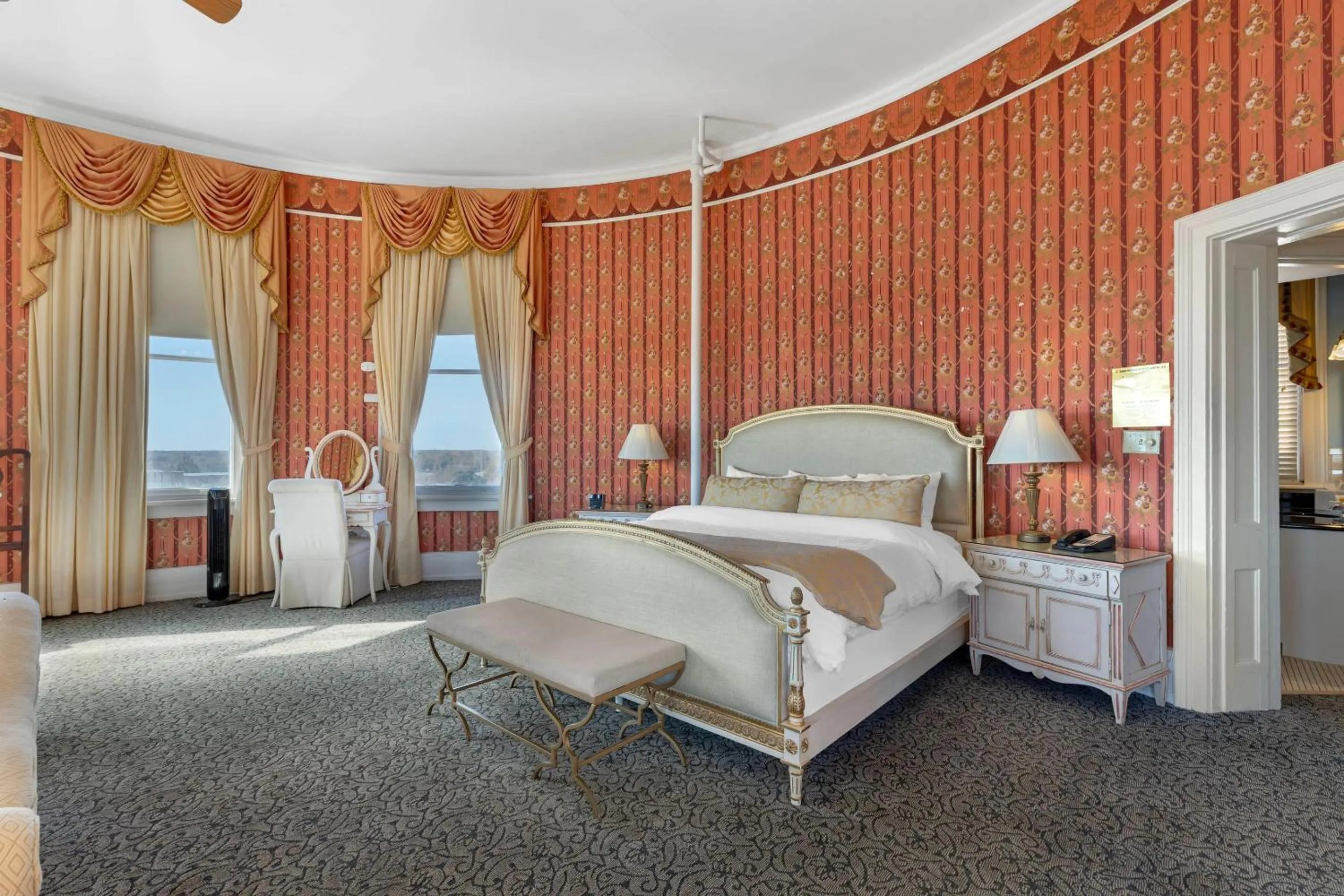 Bedroom, Bed in Windsor Hotel, an Ascend Collection Hotel