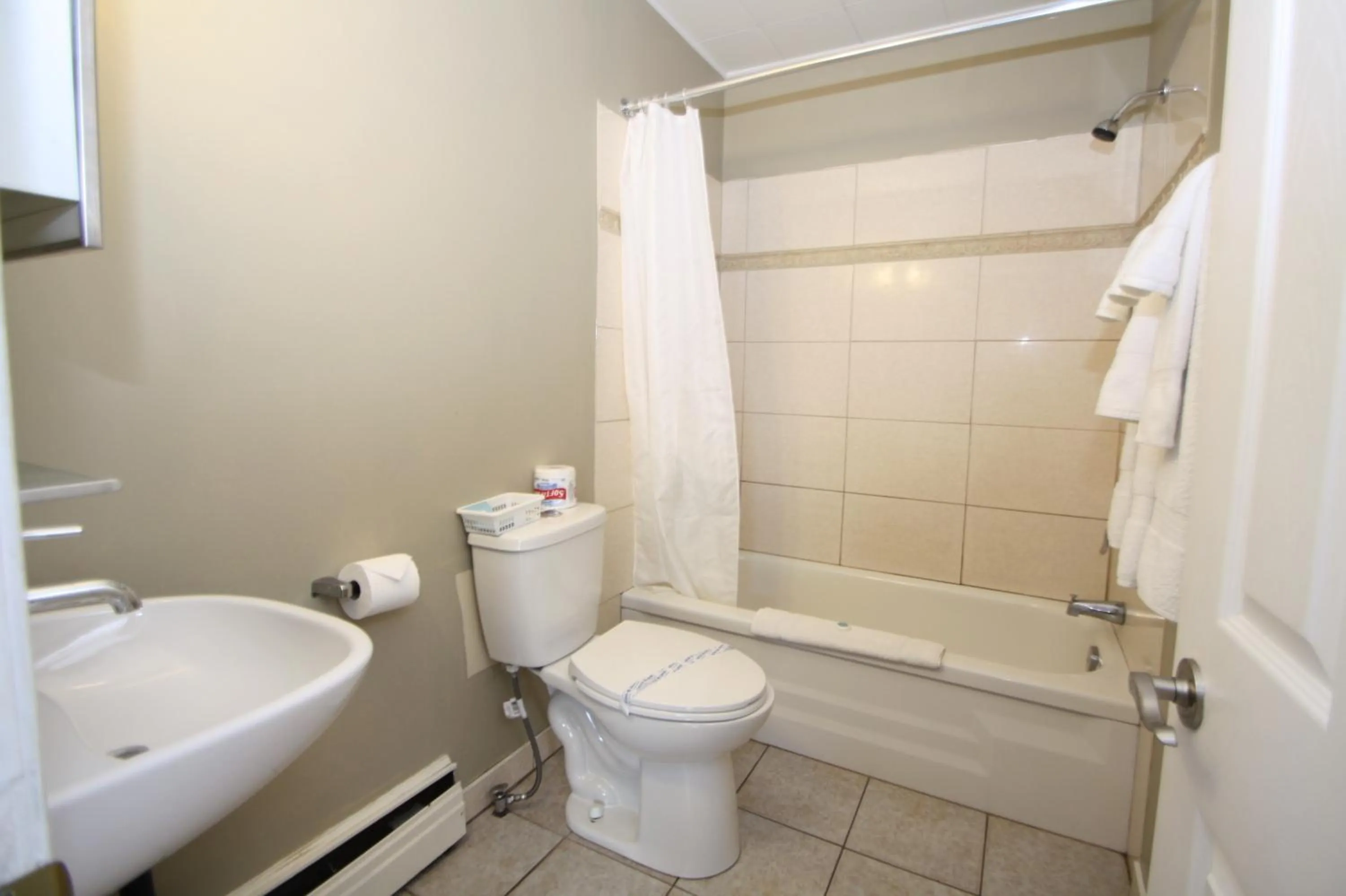 Shower in Harrison Spa Motel