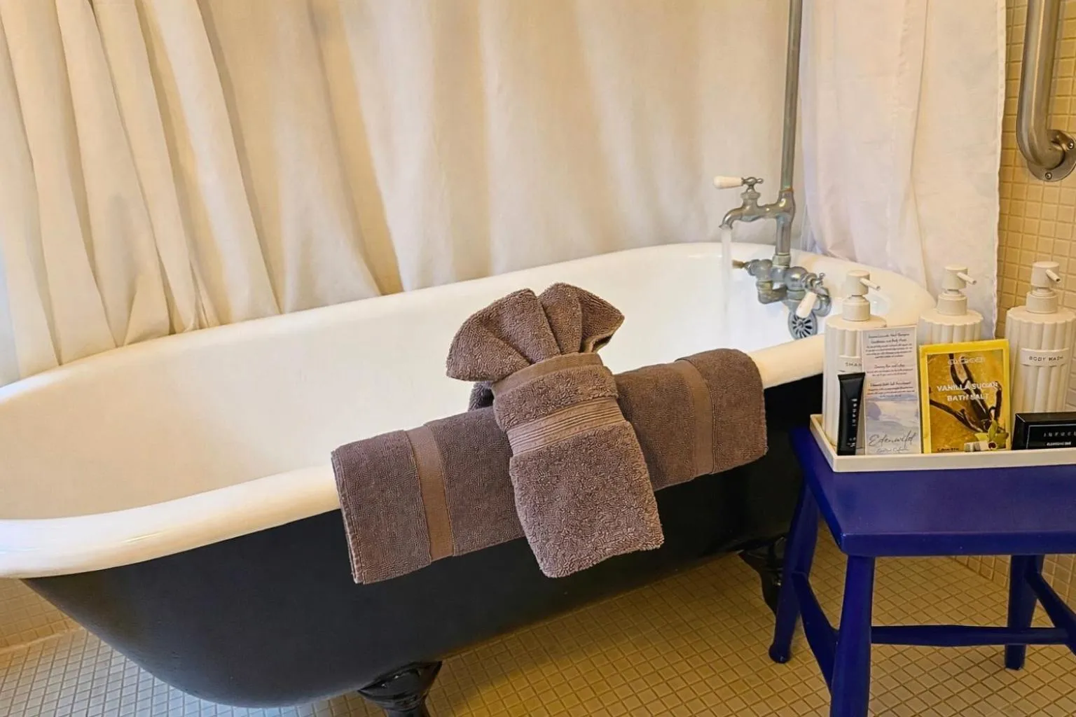 Bathroom, Bed in The Edenwild Boutique Inn