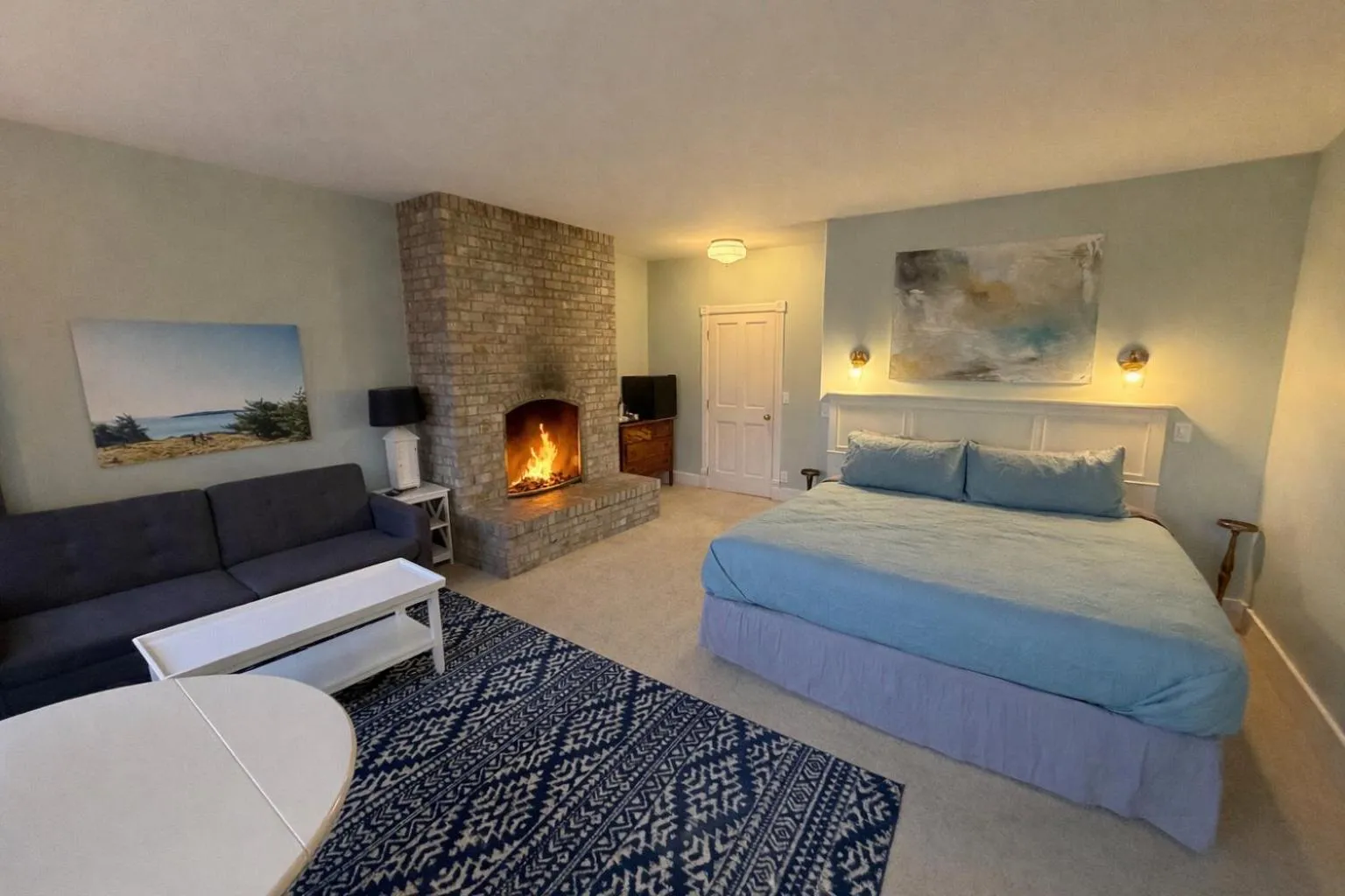 Bed in The Edenwild Boutique Inn