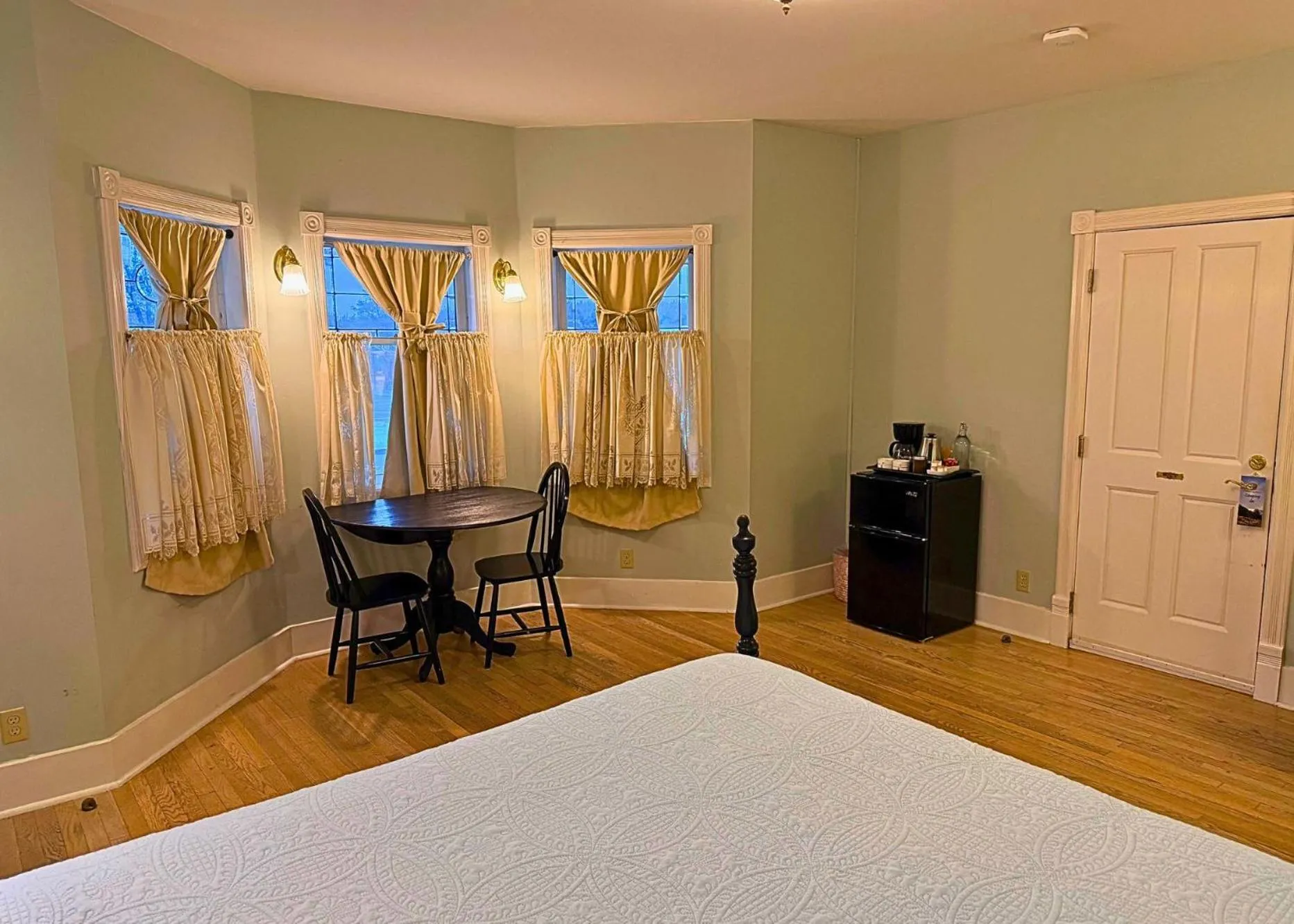 Bed in The Edenwild Boutique Inn