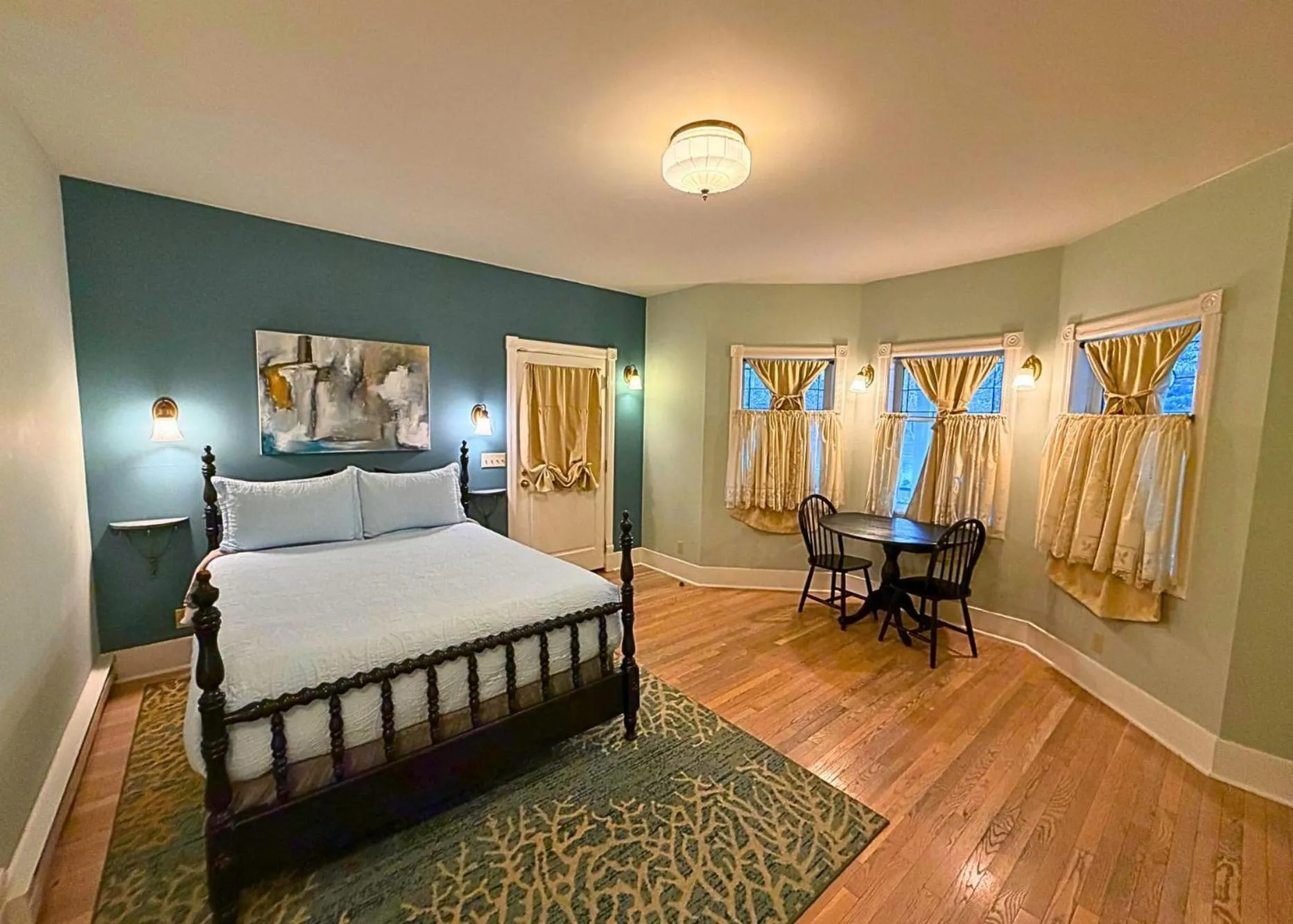 Bed in The Edenwild Boutique Inn