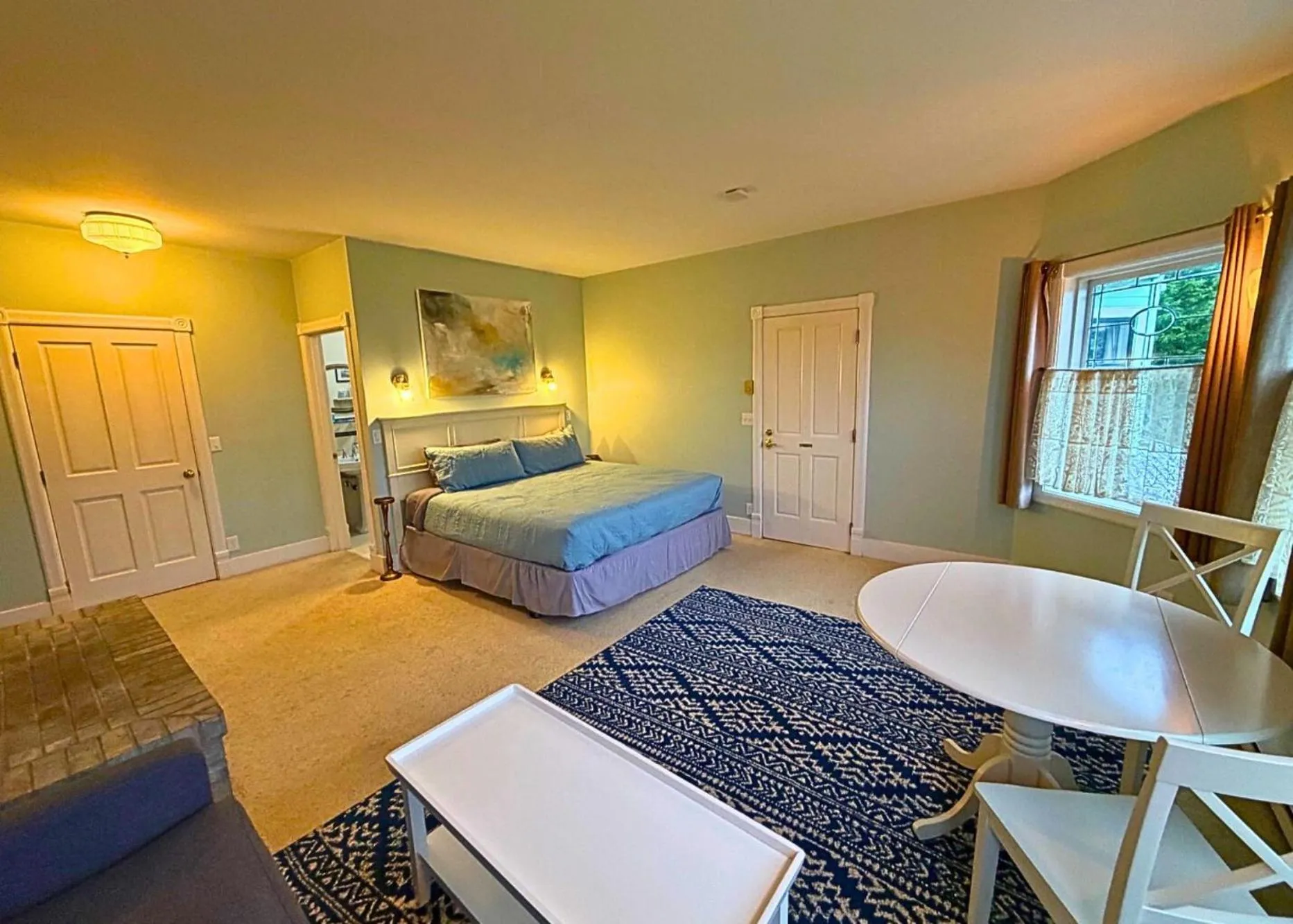 Bed in The Edenwild Boutique Inn