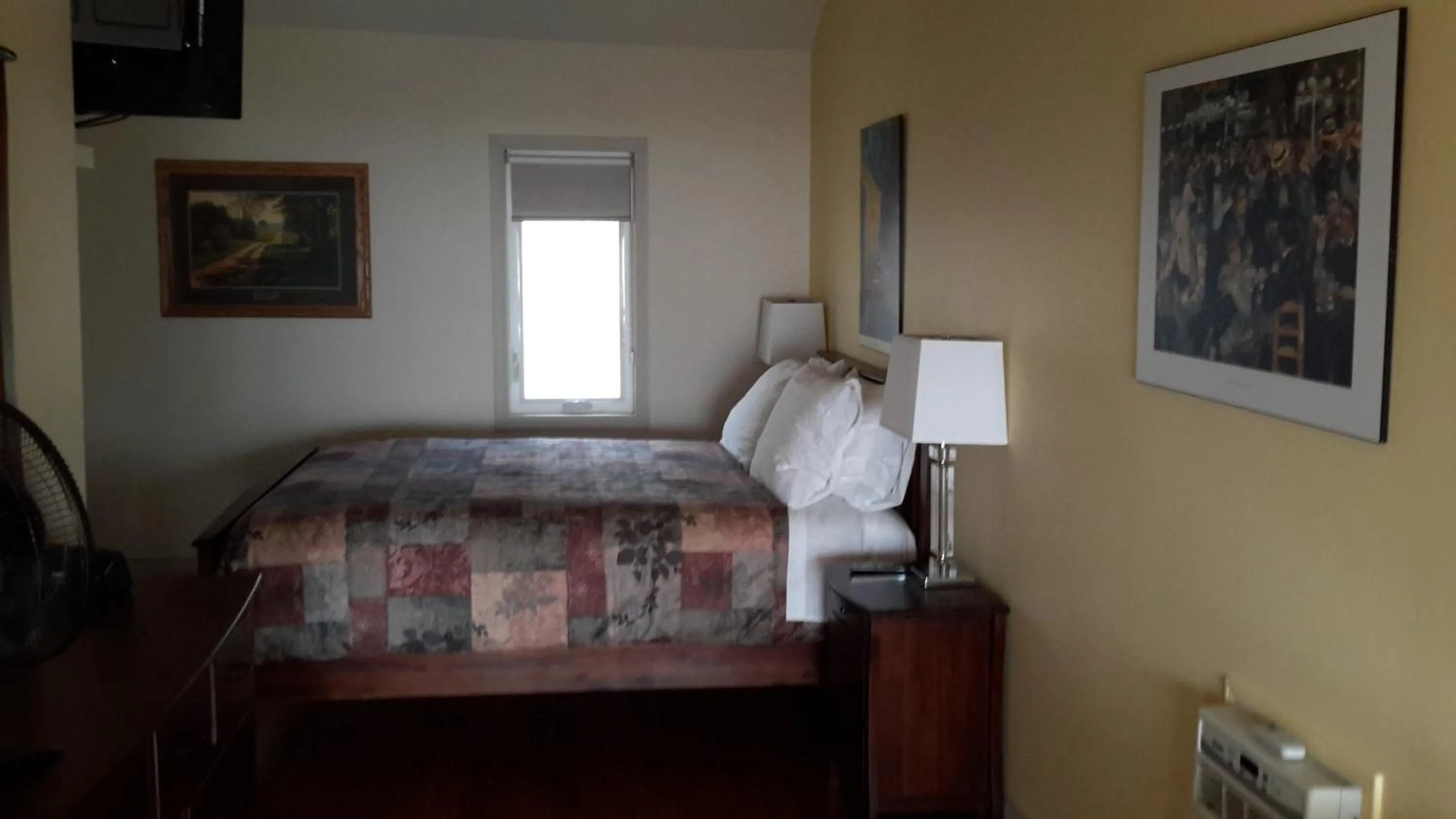 Bed in Casa Loma BnB