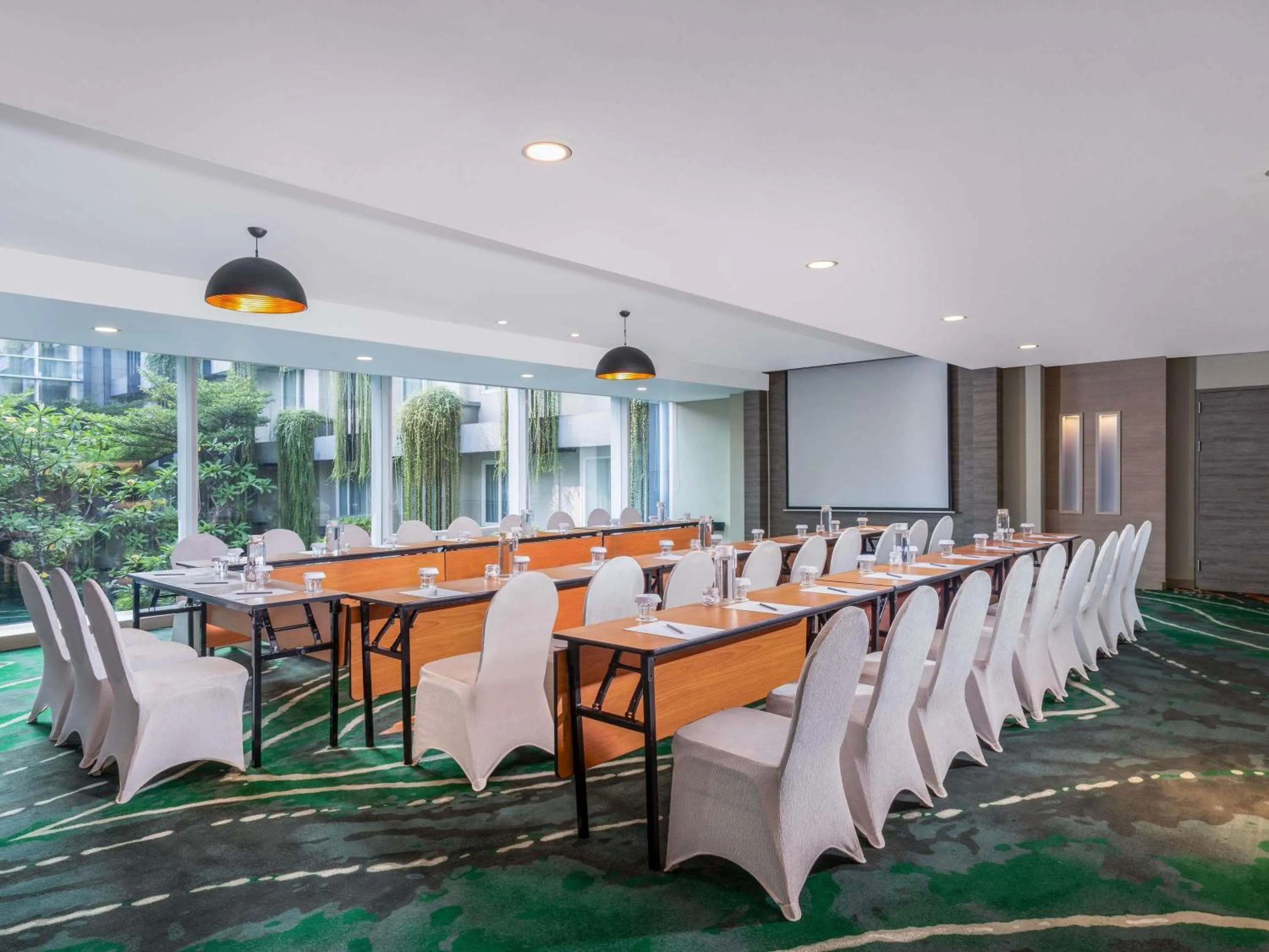 Meeting/conference room in Mercure Jakarta Sabang