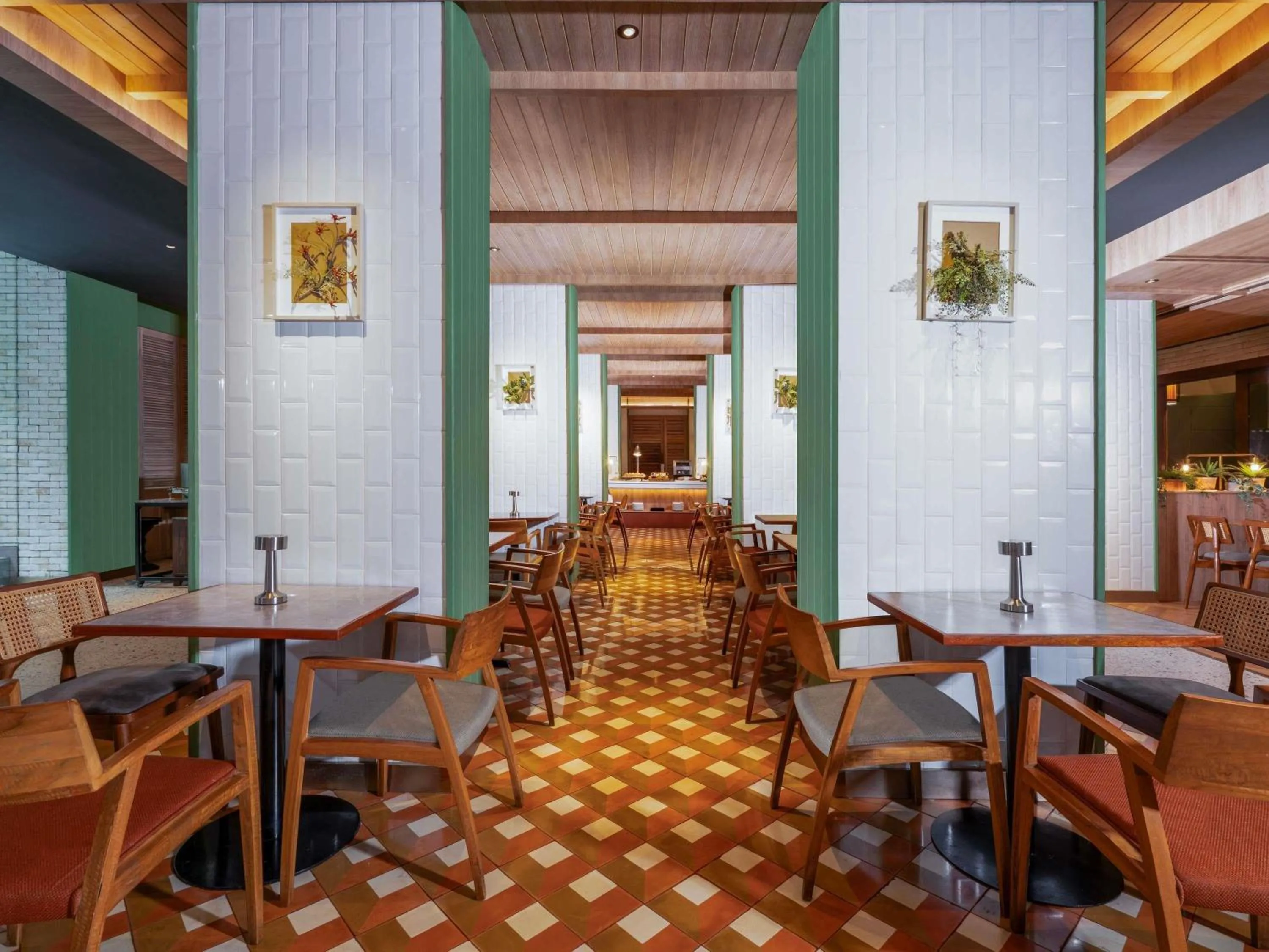 Restaurant/places to eat in Mercure Jakarta Sabang