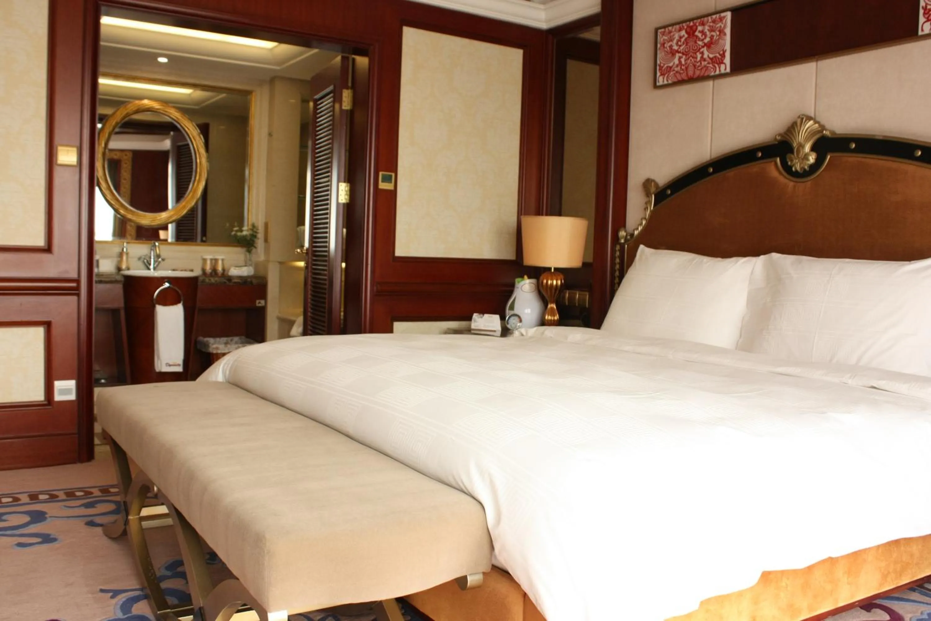 Photo of the whole room, Bed in Dynasty International Hotel Dalian
