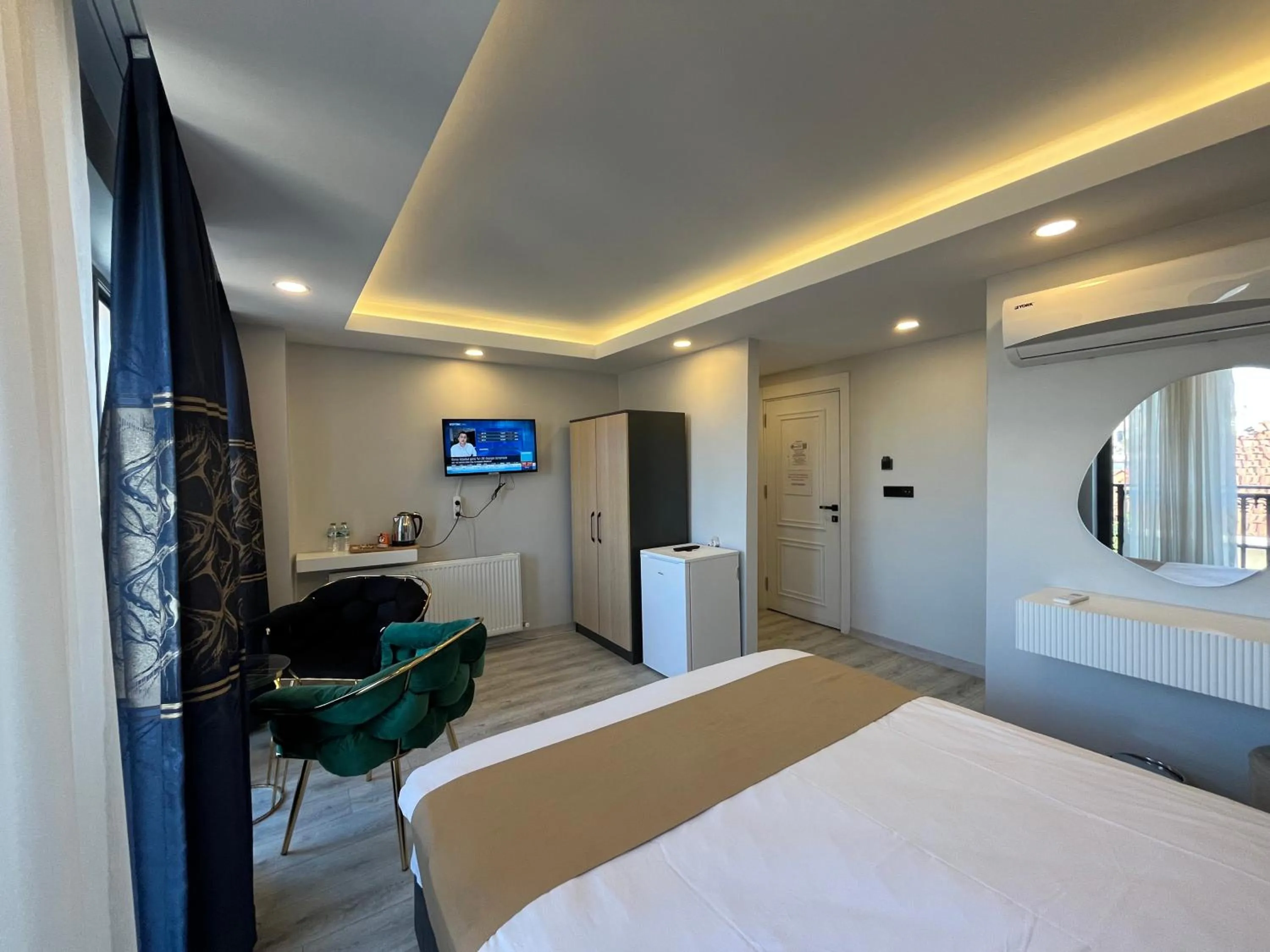 TV and multimedia, Bed in White Palace Haliç