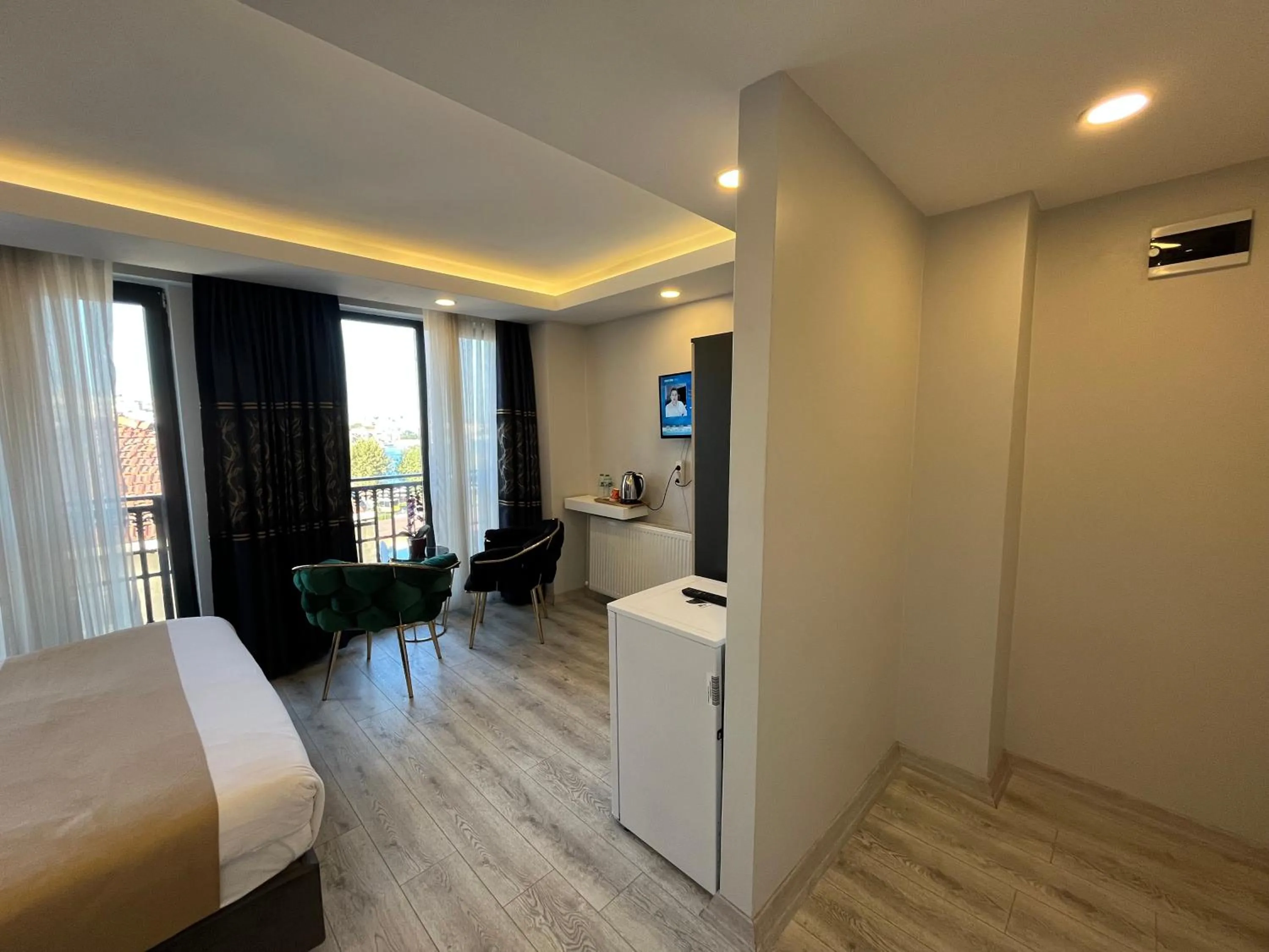 Seating area, Bed in White Palace Haliç