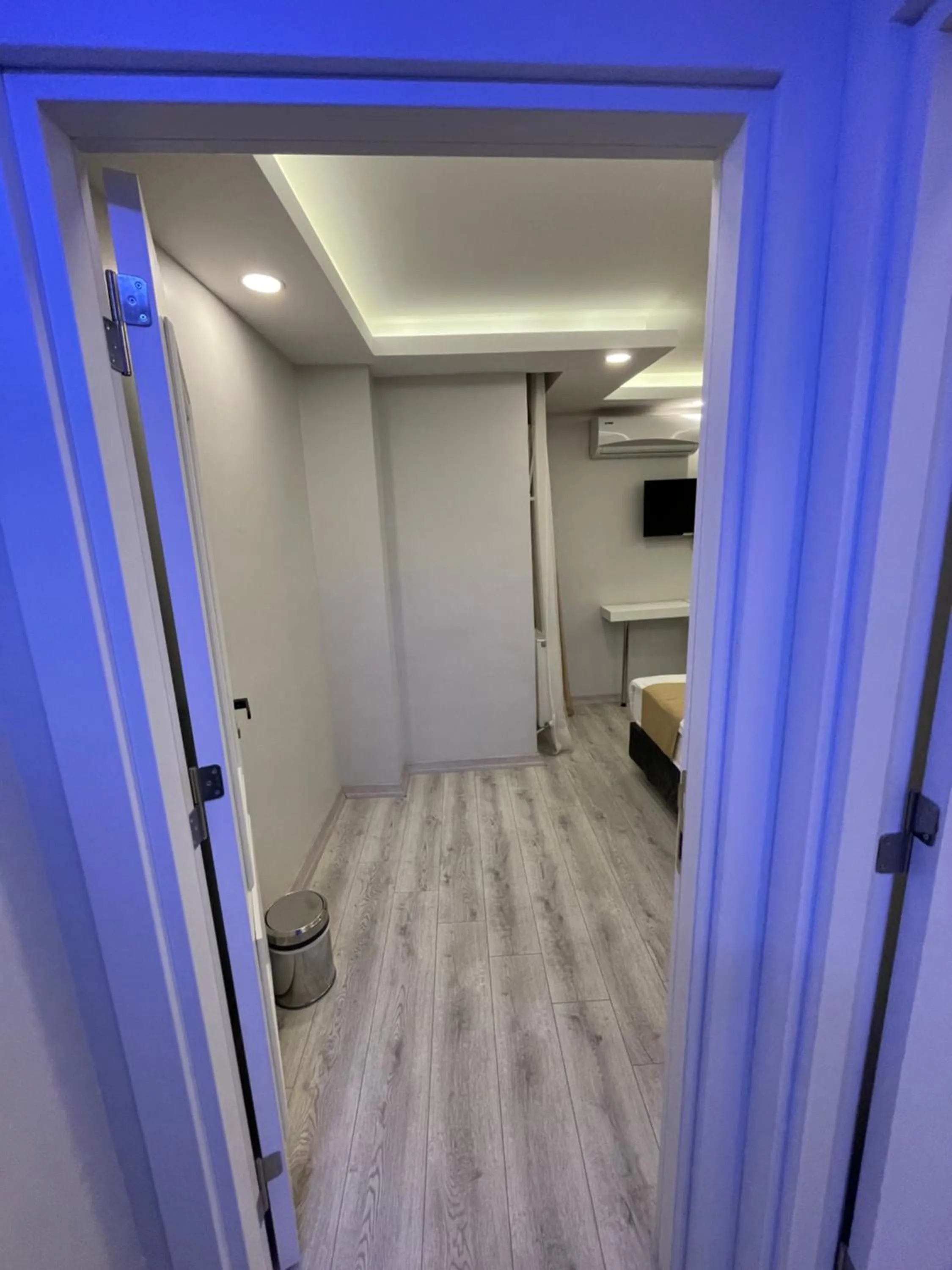 Photo of the whole room, Bed in White Palace Haliç