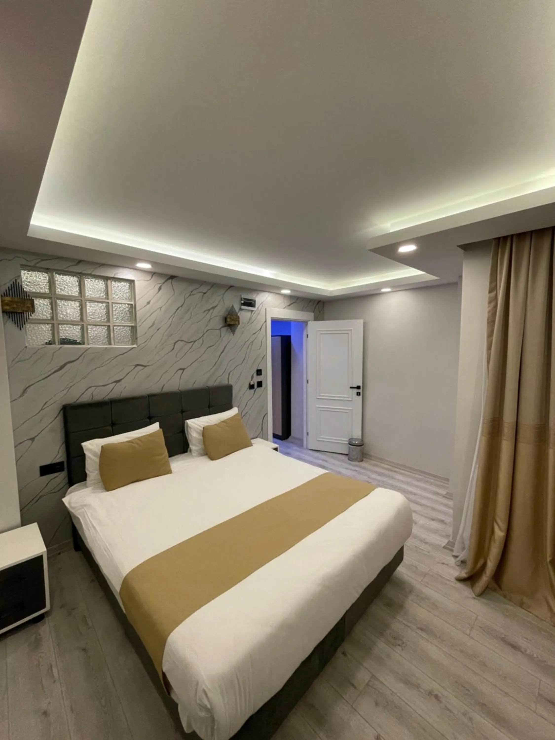 Bed in White Palace Haliç