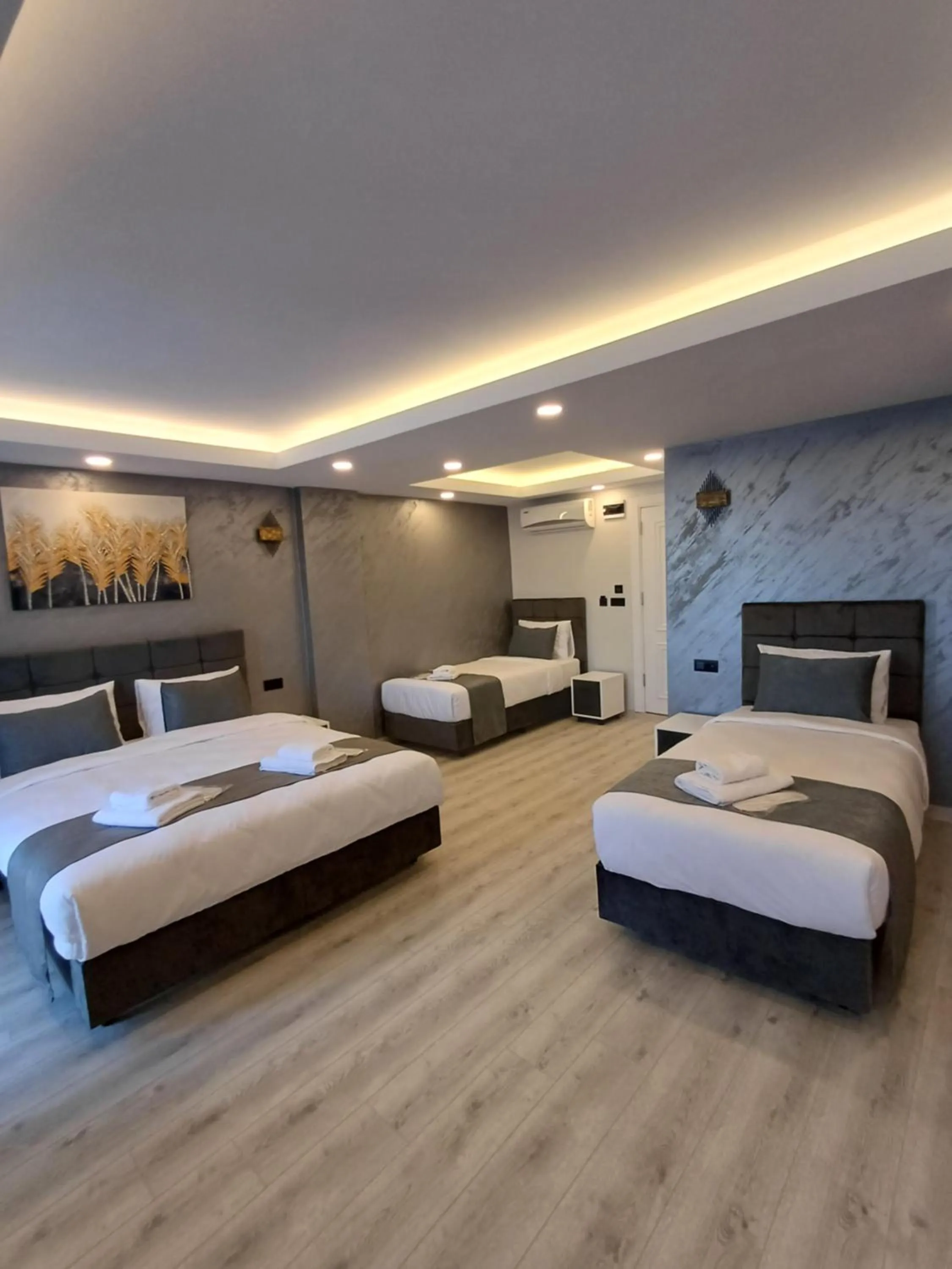 Photo of the whole room, Bed in White Palace Haliç