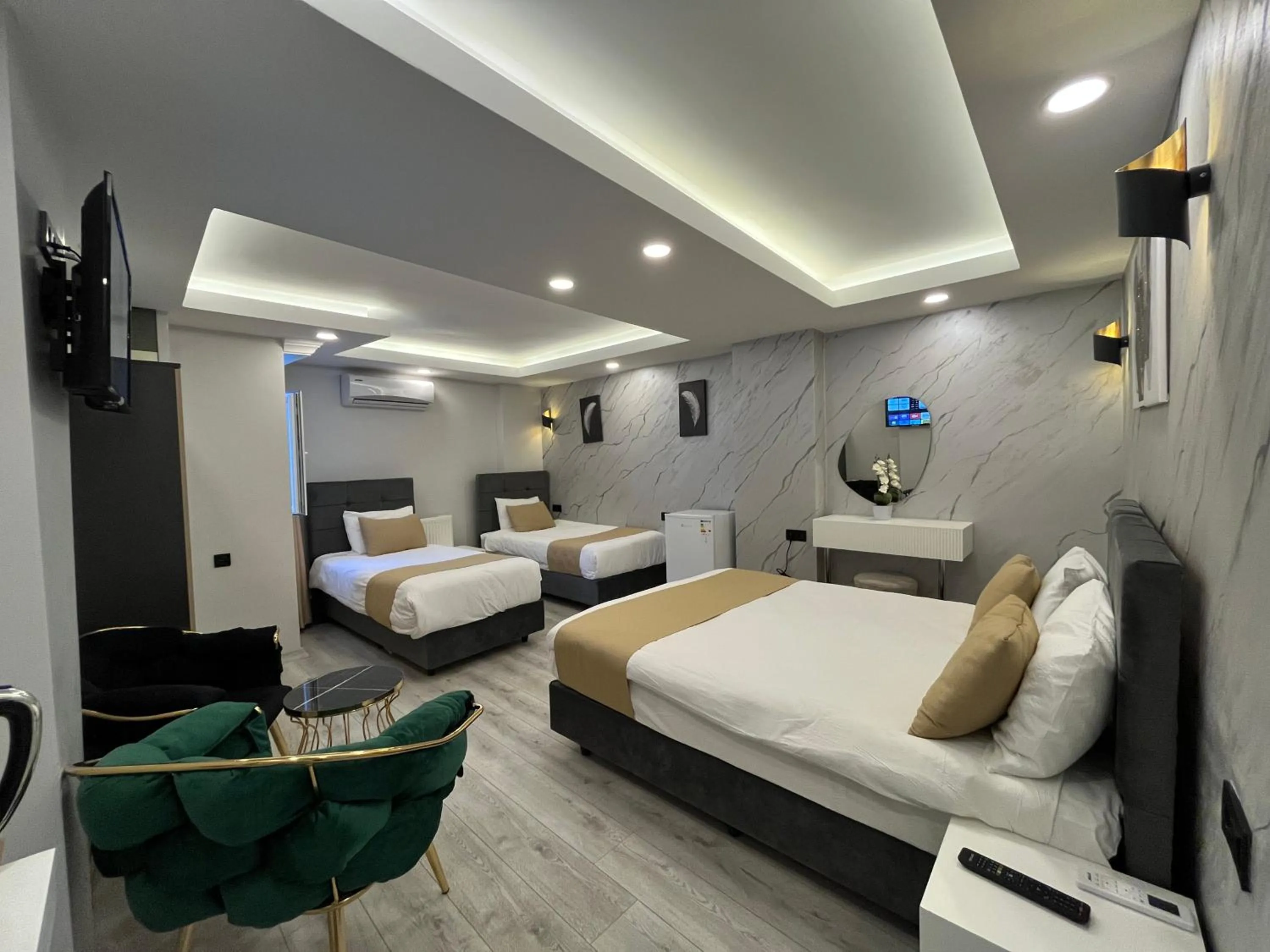 Photo of the whole room, Bed in White Palace Haliç
