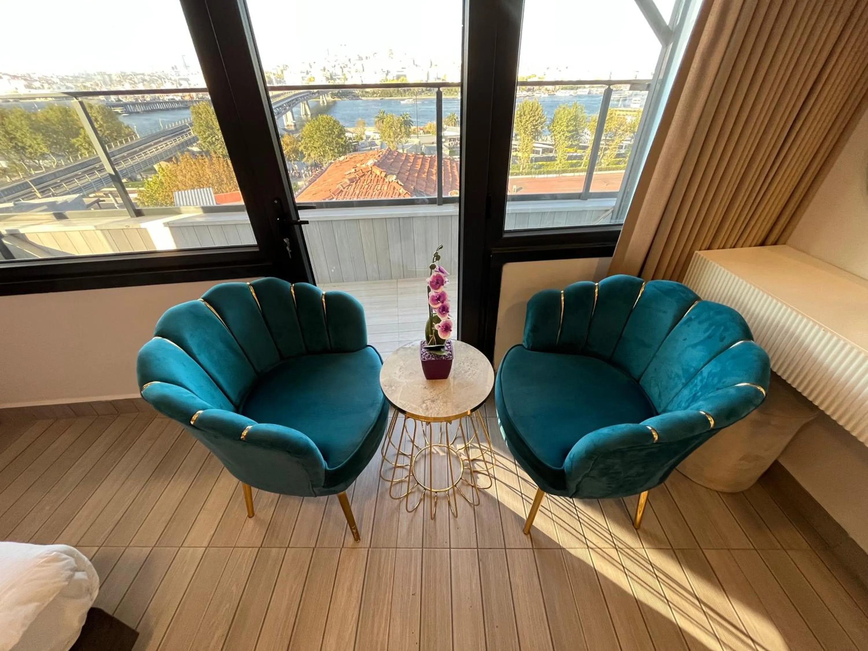 Seating area in White Palace Haliç