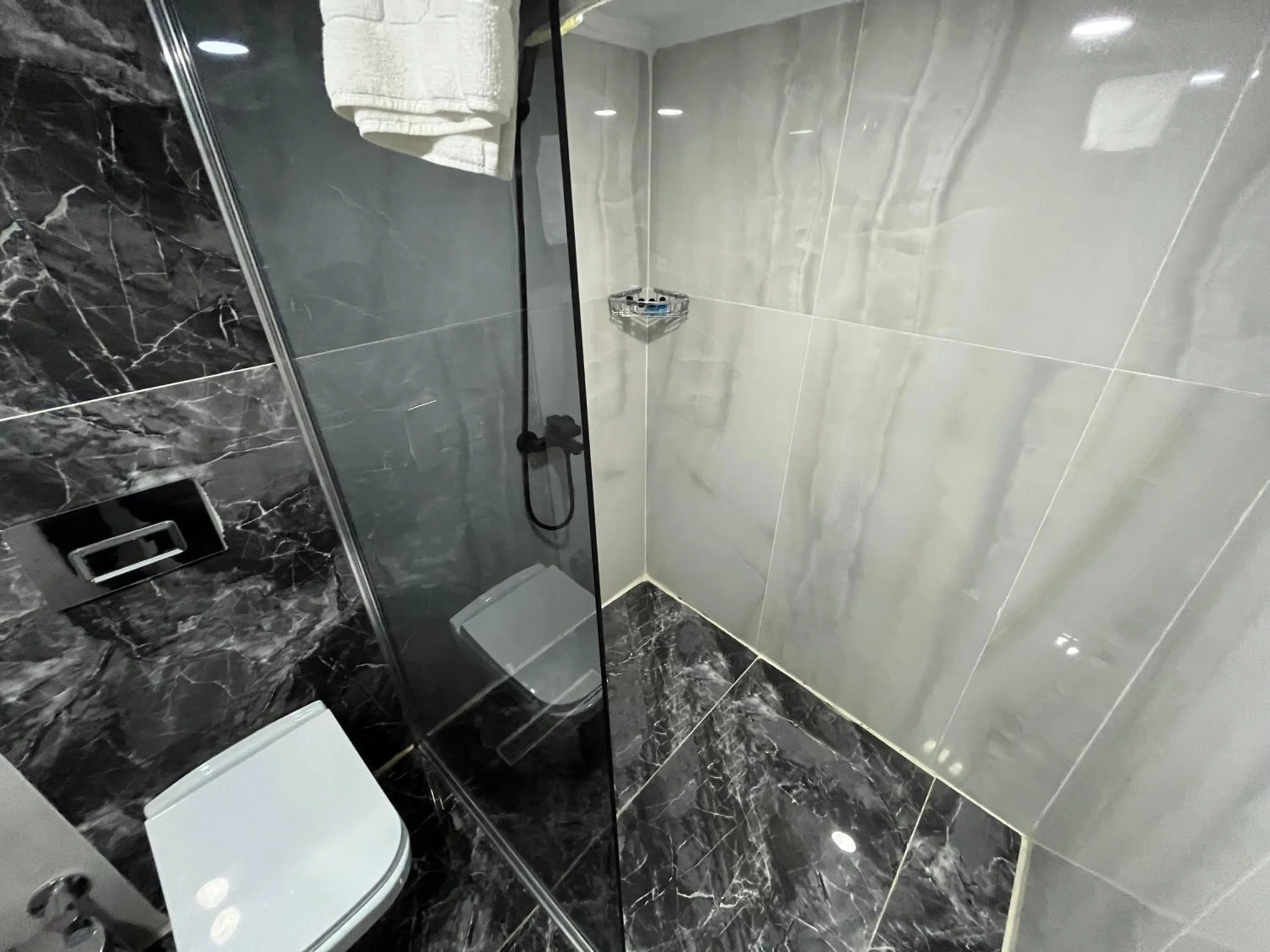 Shower in White Palace Haliç