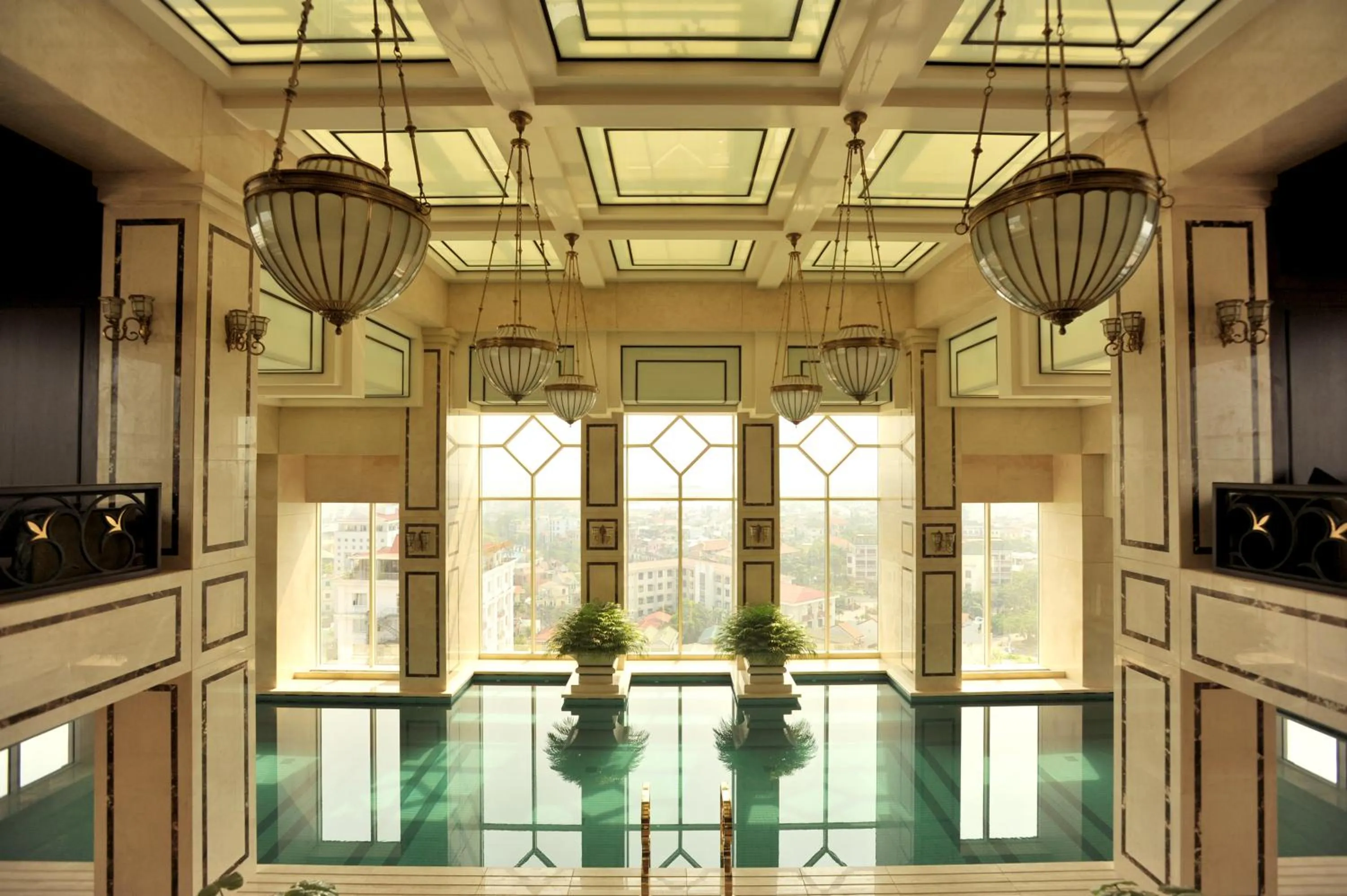 Swimming pool in Eldora Hotel