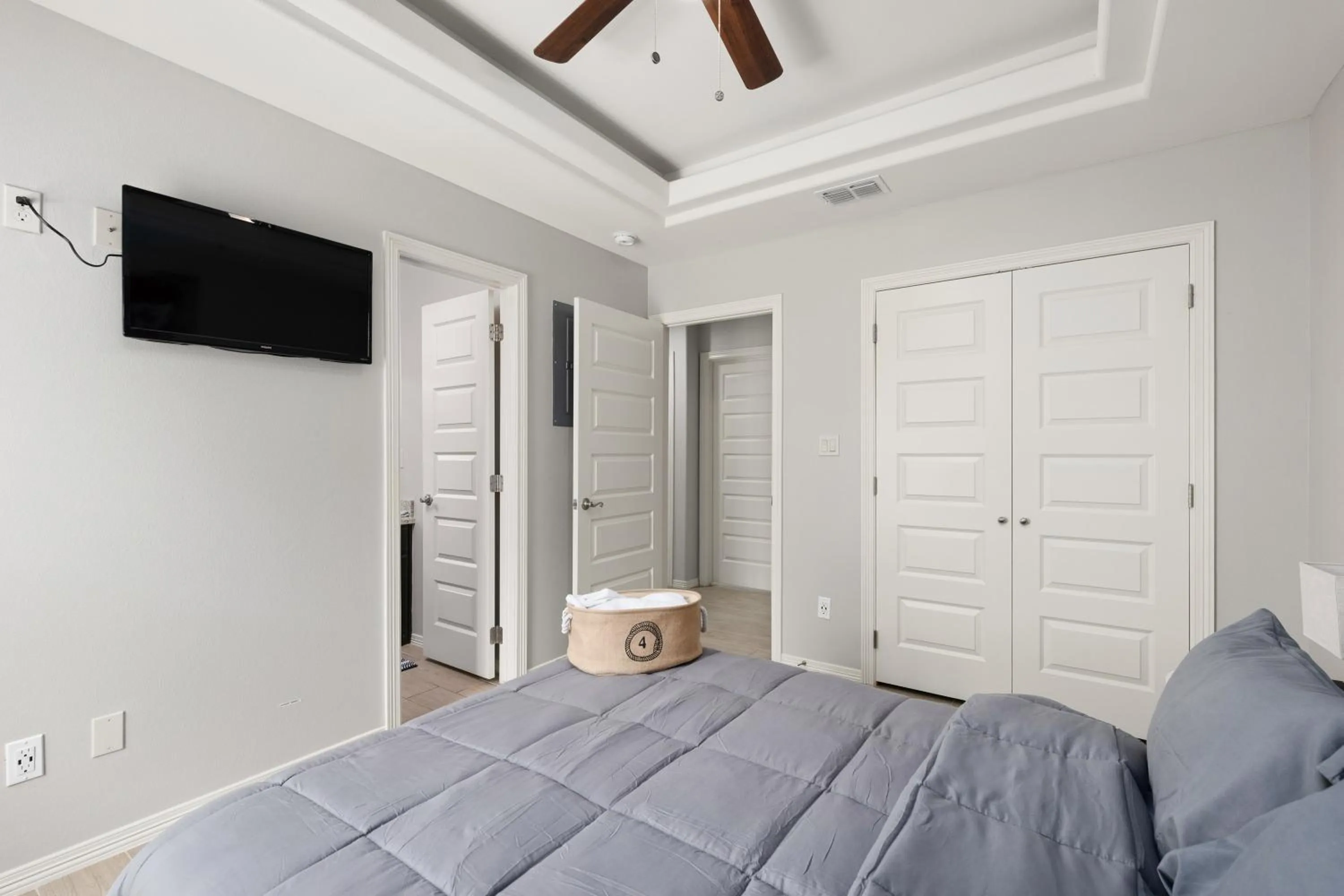 Bedroom, Bed in Stylish Furnished 2Bd 2Ba Apartment with Wifi Close to Shopping and Entertainment in McAllen Month to month contract on long term stays