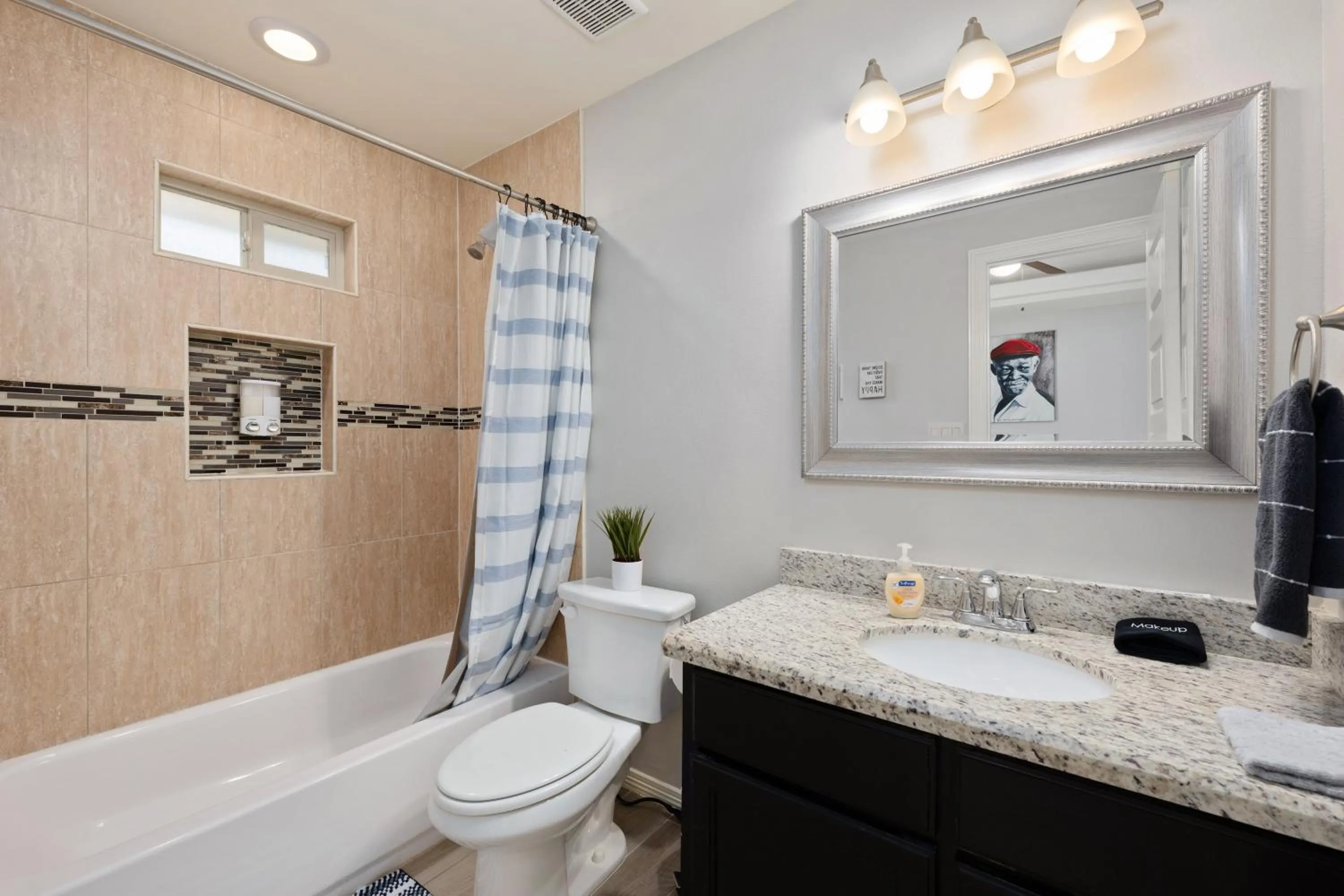 Shower in Stylish Furnished 2Bd 2Ba Apartment with Wifi Close to Shopping and Entertainment in McAllen Month to month contract on long term stays