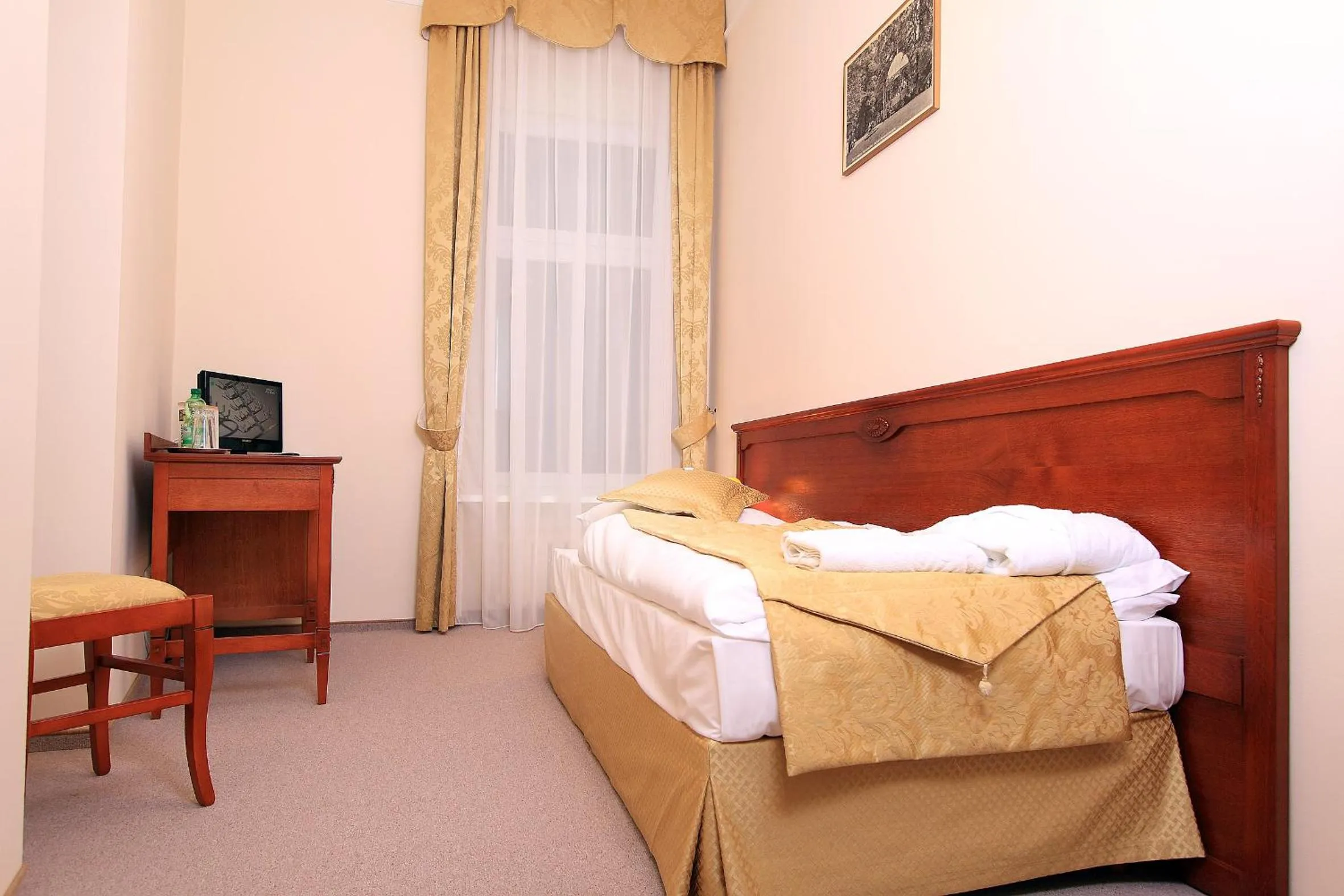 Photo of the whole room, Bed in Zdrój Wojciech