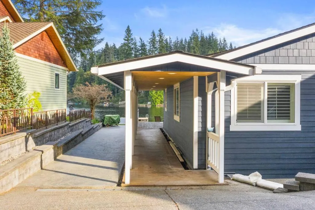 Idyllic Lakeside Getaway - Hidden Gem