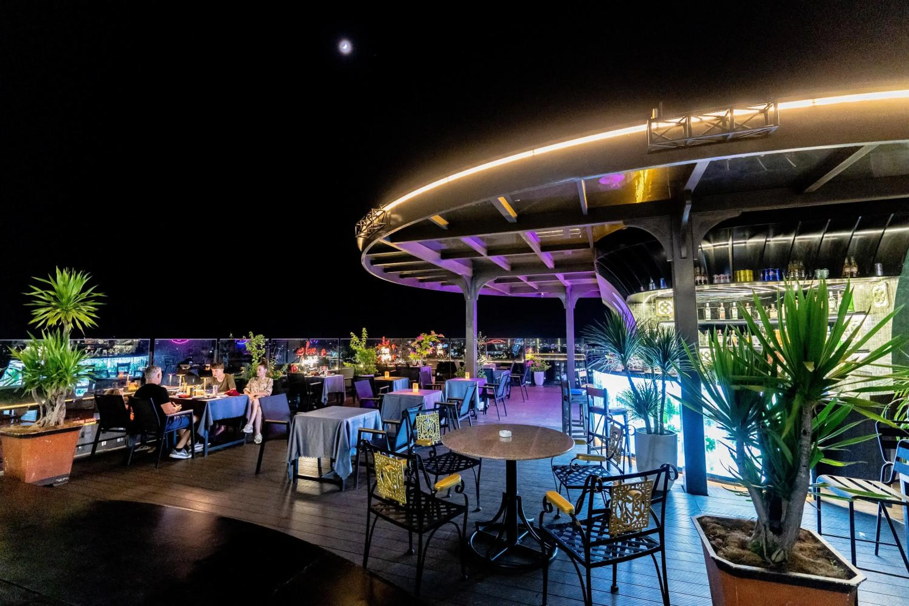 Restaurant/places to eat in Thanh Lich Royal Boutique