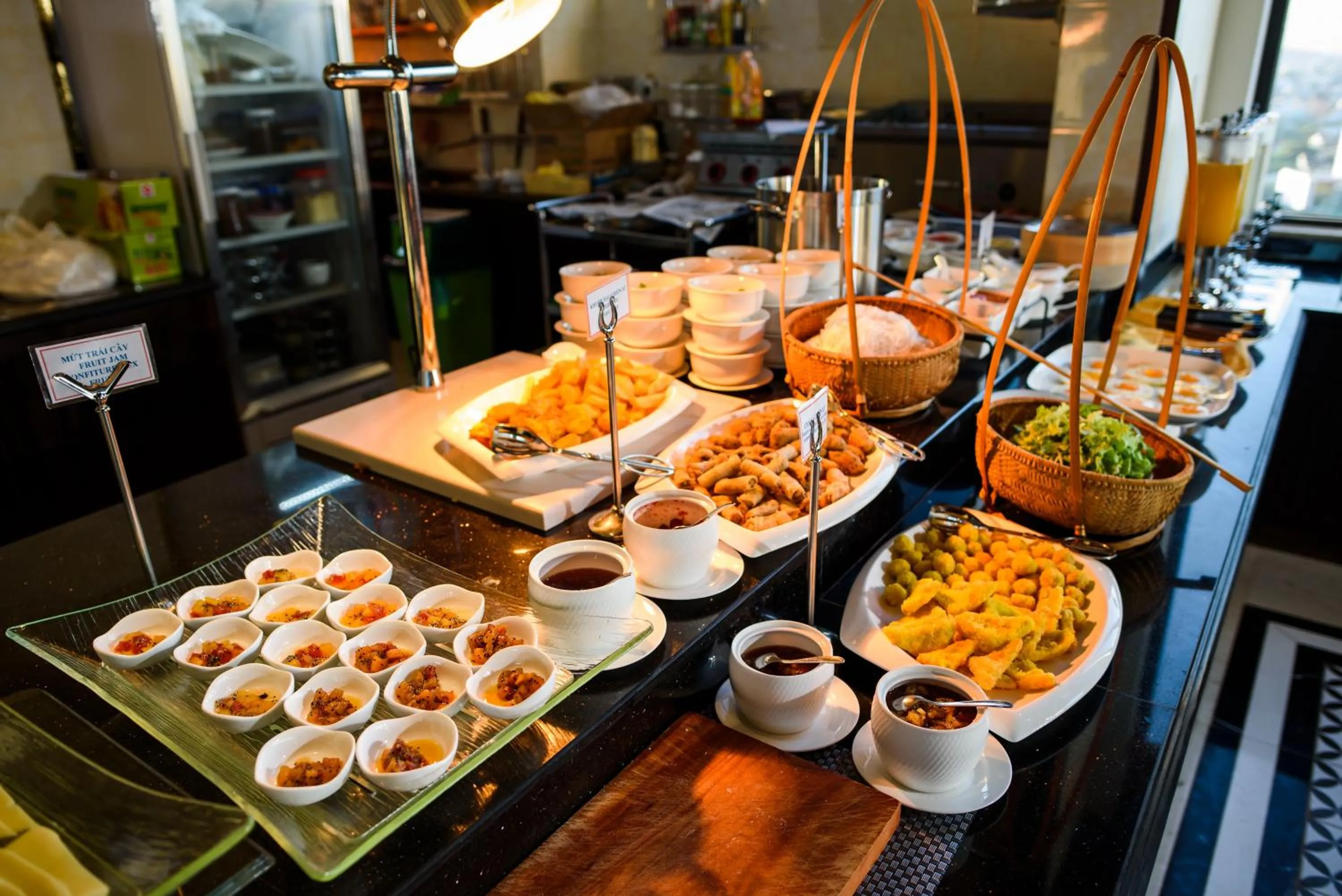 Restaurant/places to eat in Thanh Lich Royal Boutique