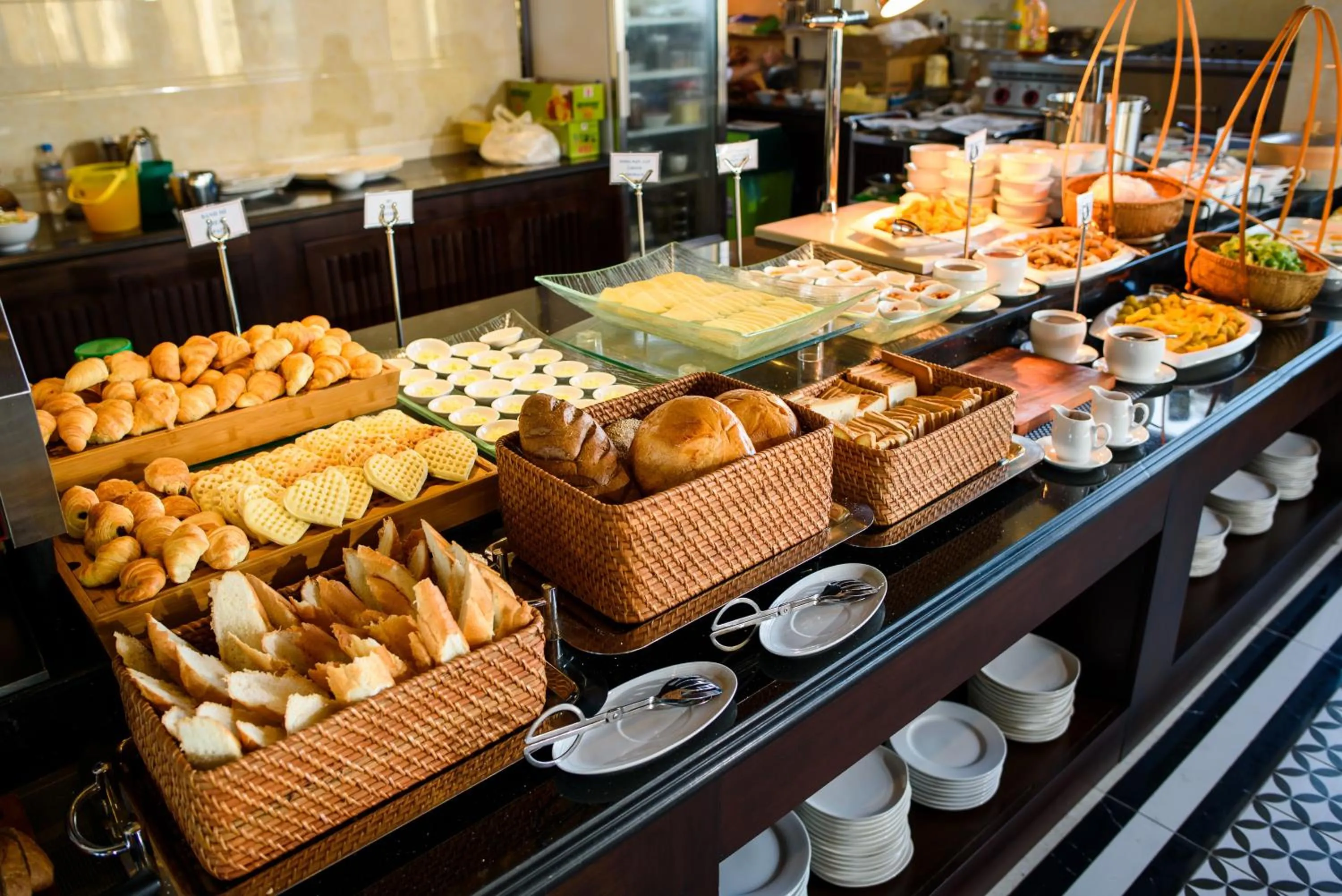 Restaurant/places to eat in Thanh Lich Royal Boutique