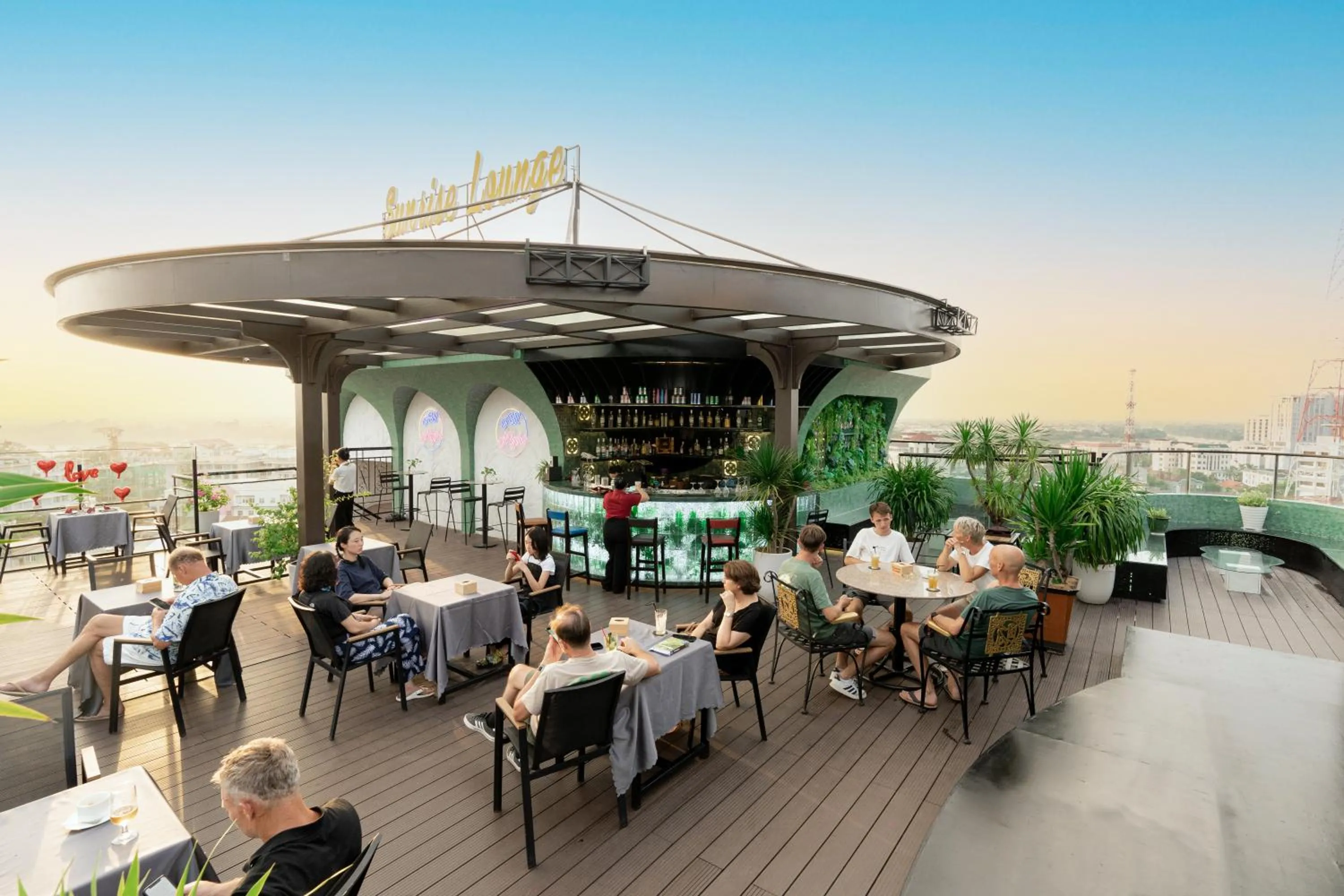 Restaurant/places to eat in Thanh Lich Royal Boutique