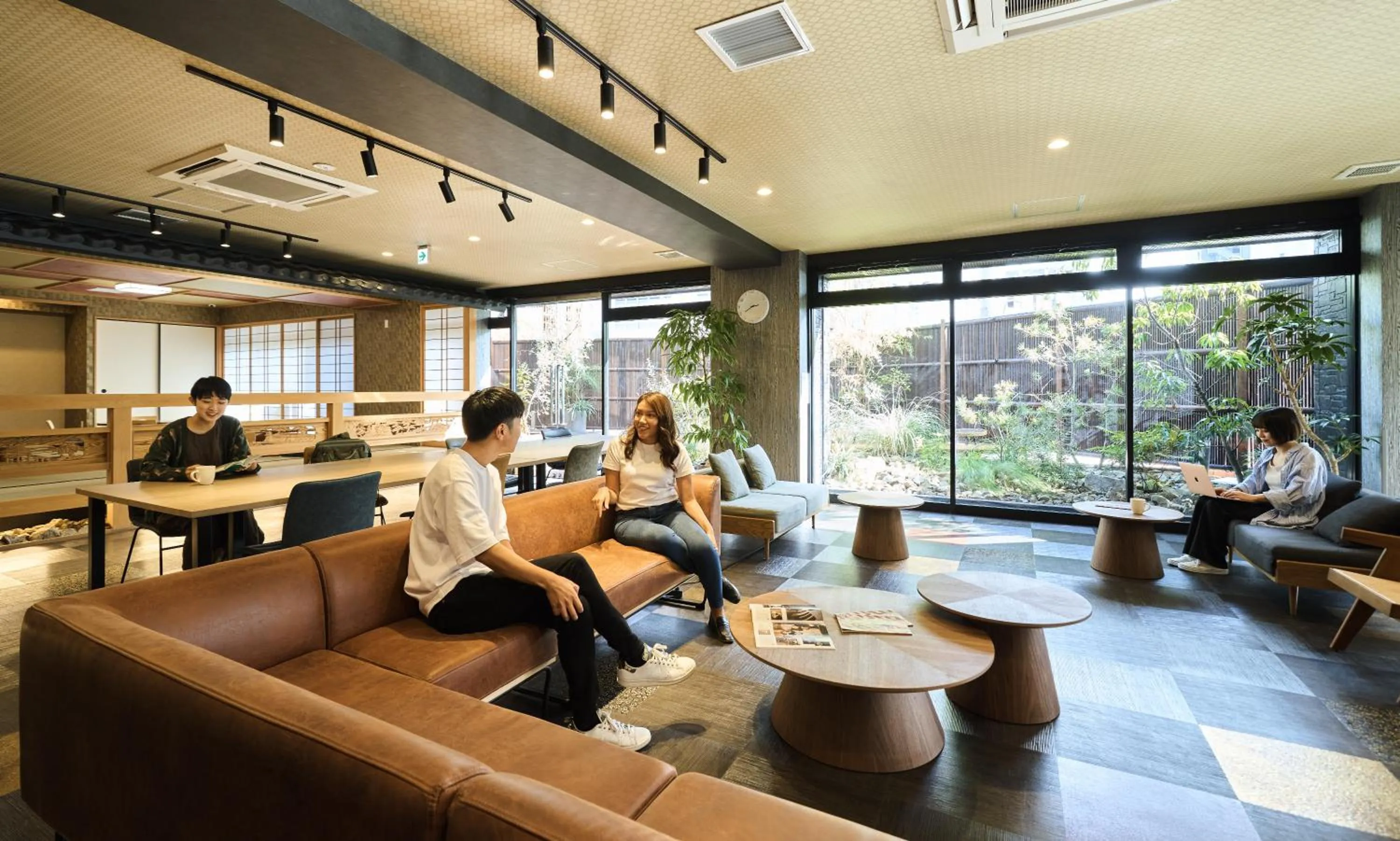 Communal lounge/ TV room in COGO TENNOJI