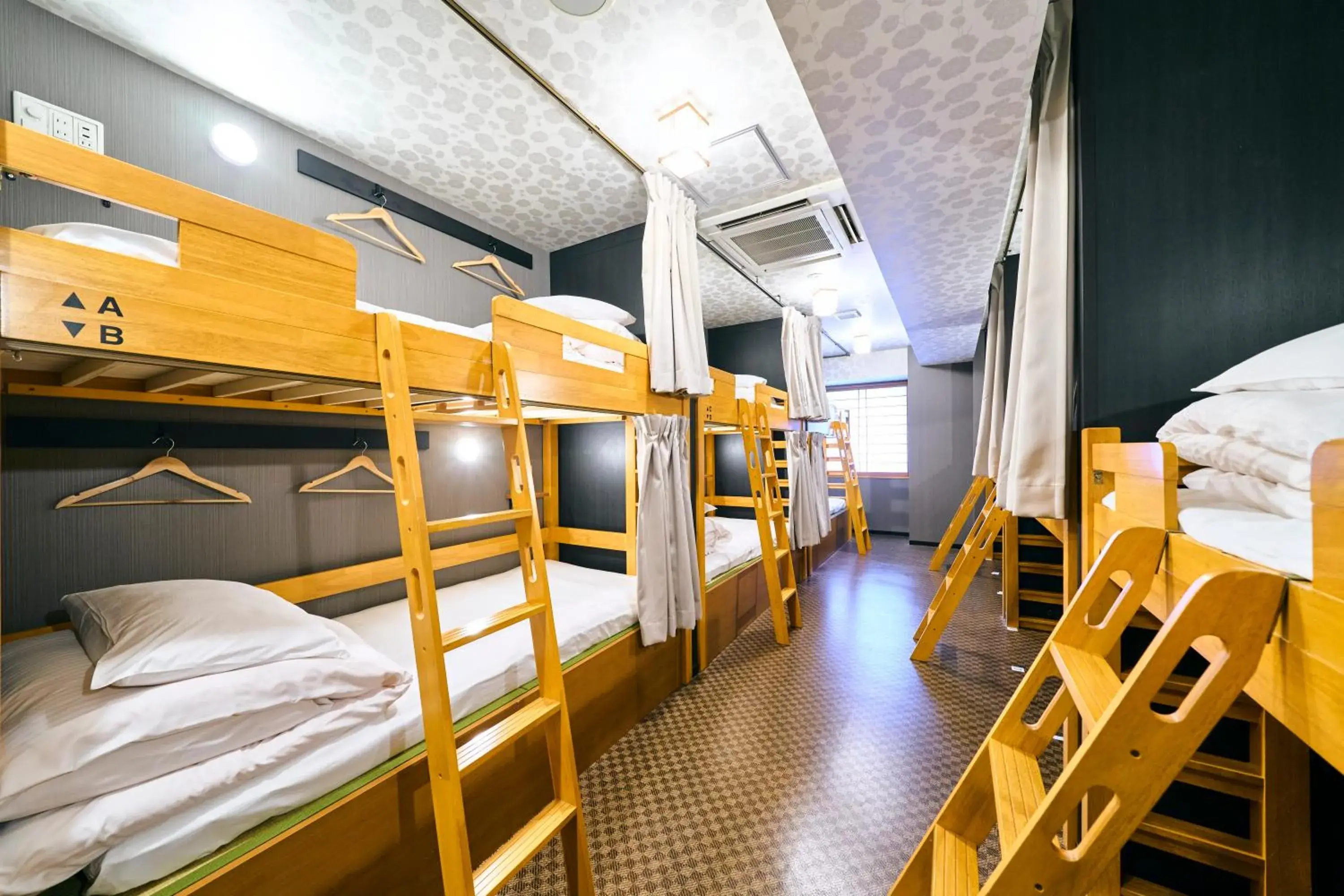 Bunk Bed in Female Dormitory Room in COGO TENNOJI Bunk Bed in Female Dormitory Room in COGO TENNOJI