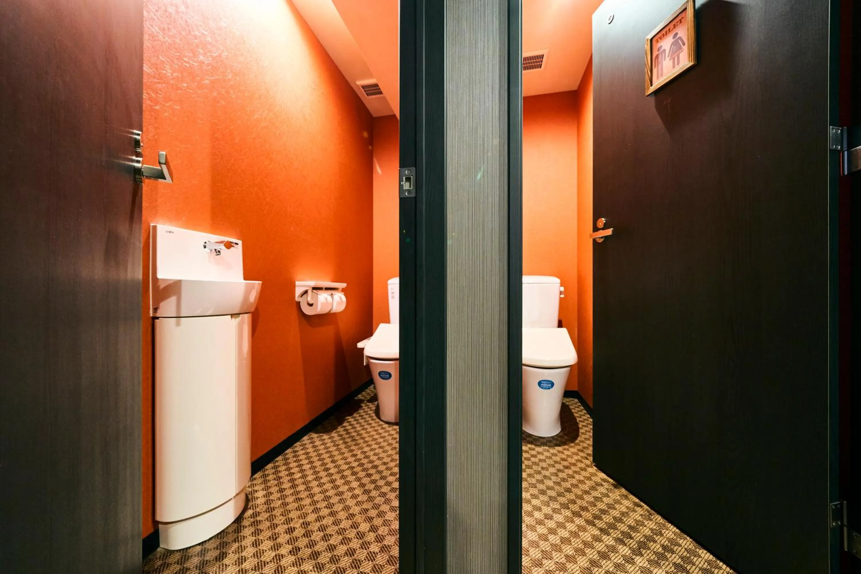 Toilet in COGO TENNOJI