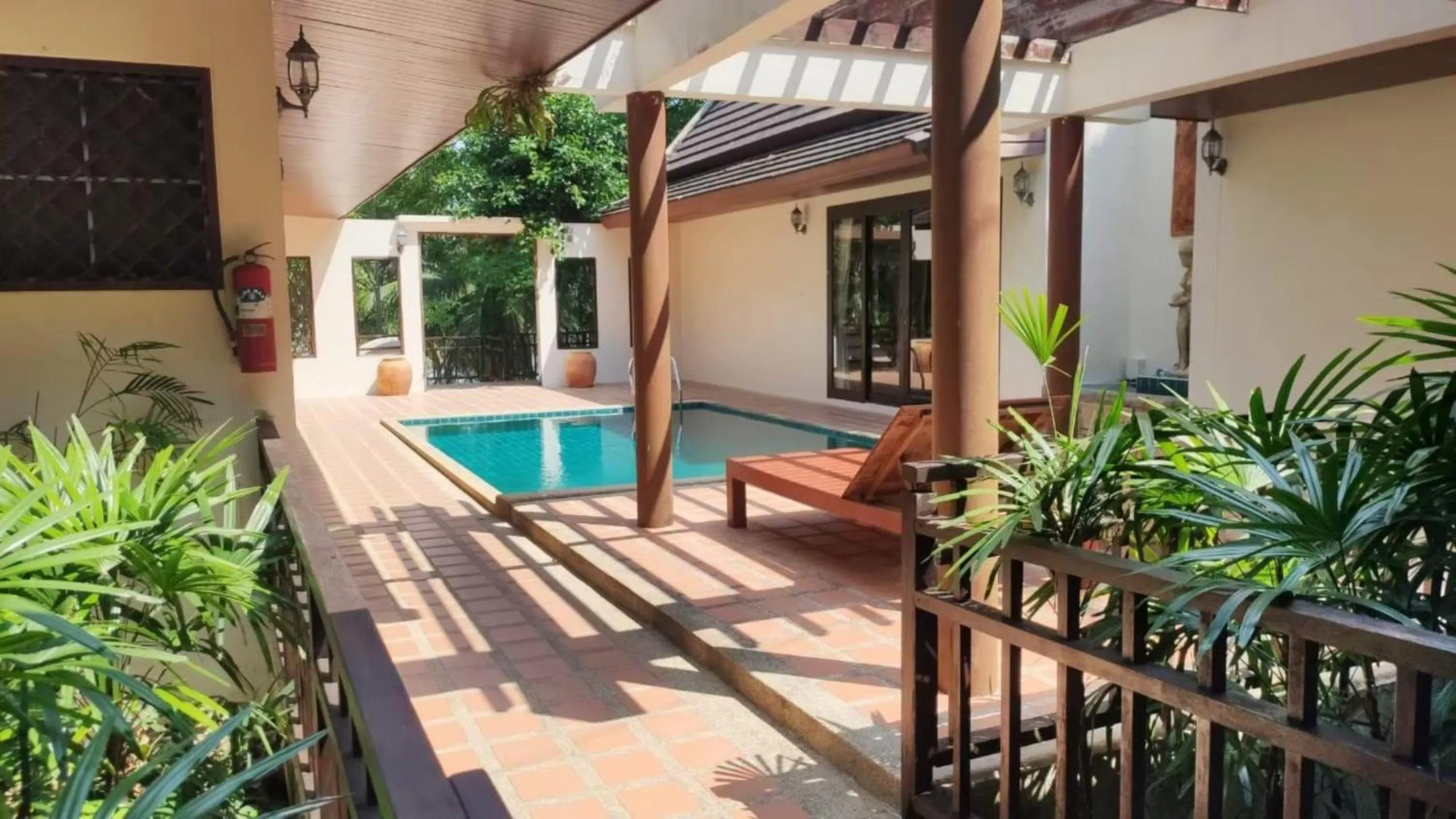 Swimming pool in Kooncharaburi Resort - Koh Chang