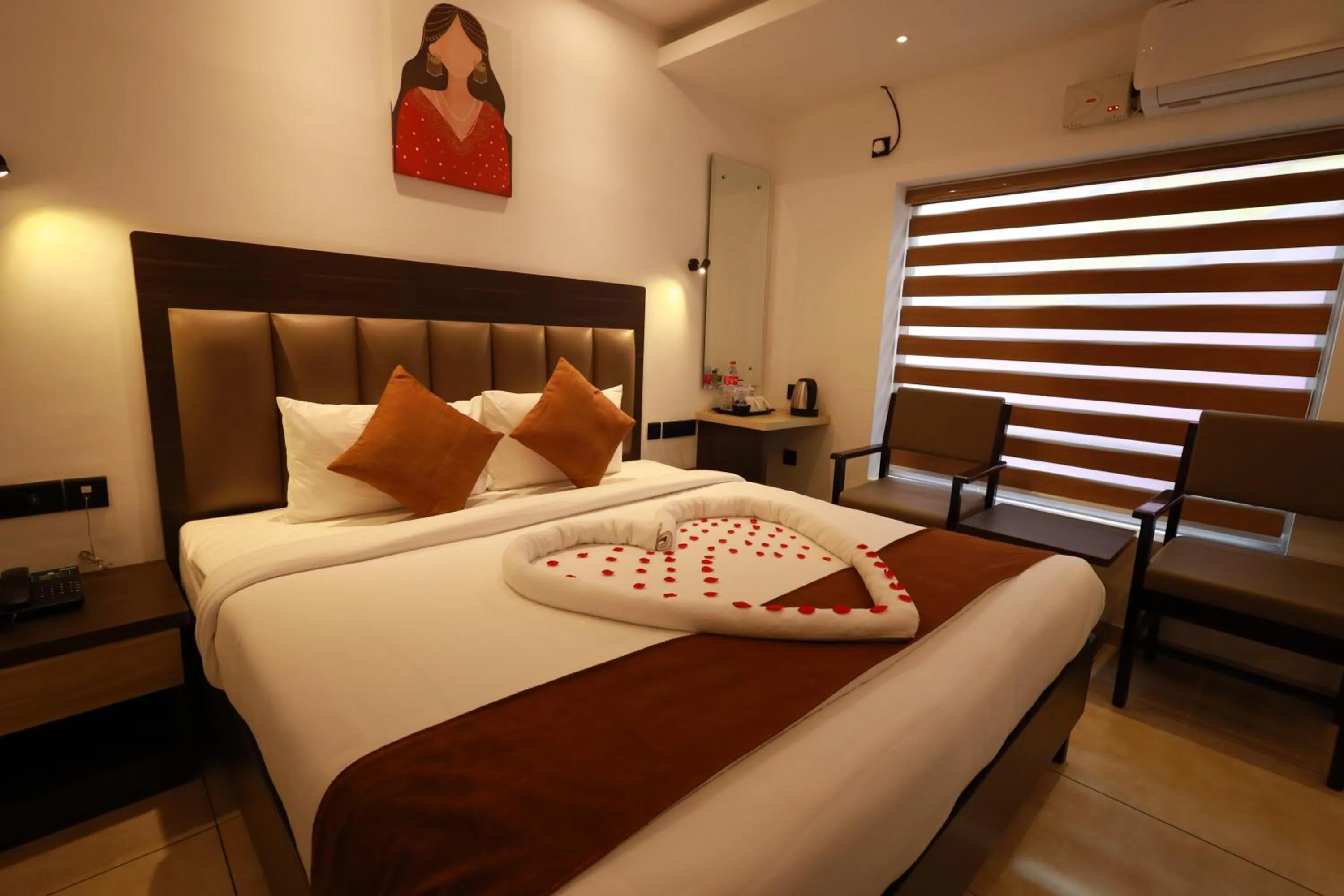 Bedroom, Bed in Goodland Elegance