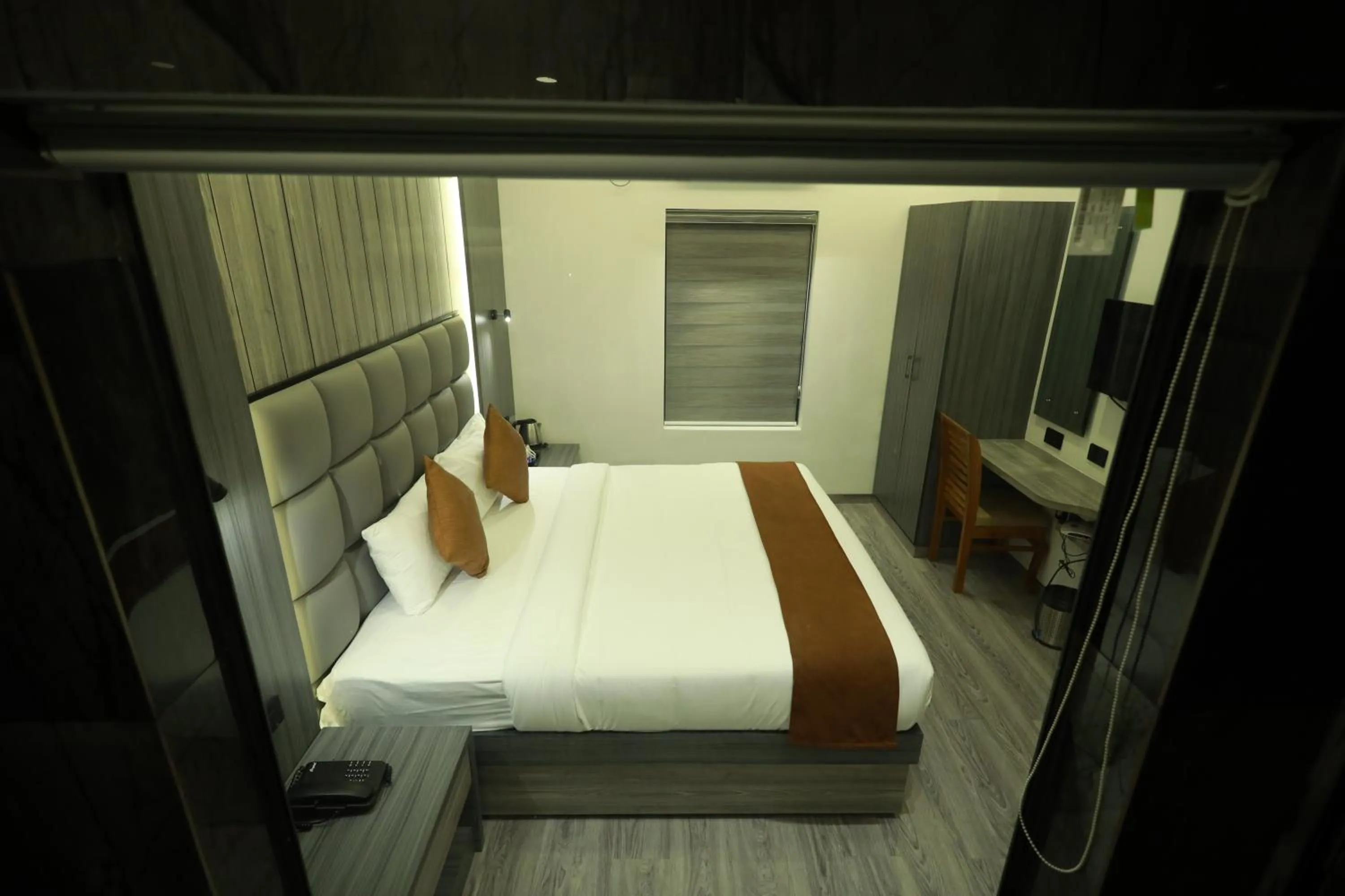 Bedroom, Bed in Goodland Elegance