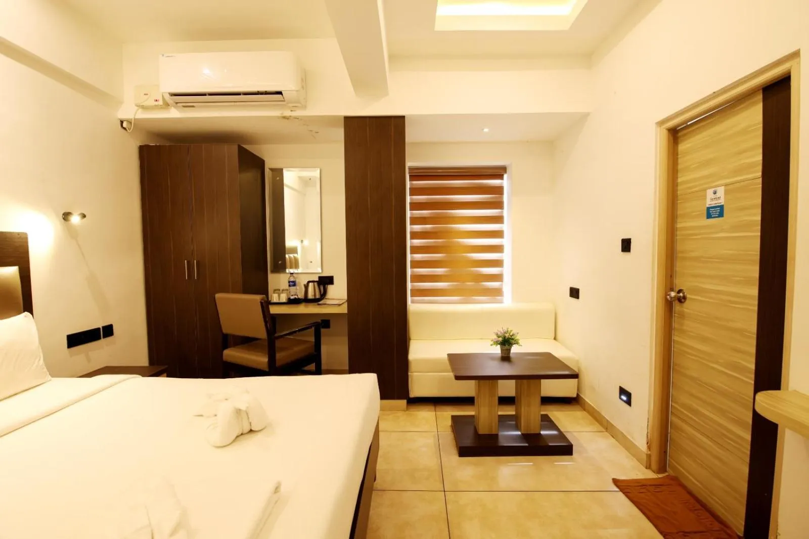 Bedroom, Bed in Goodland Elegance