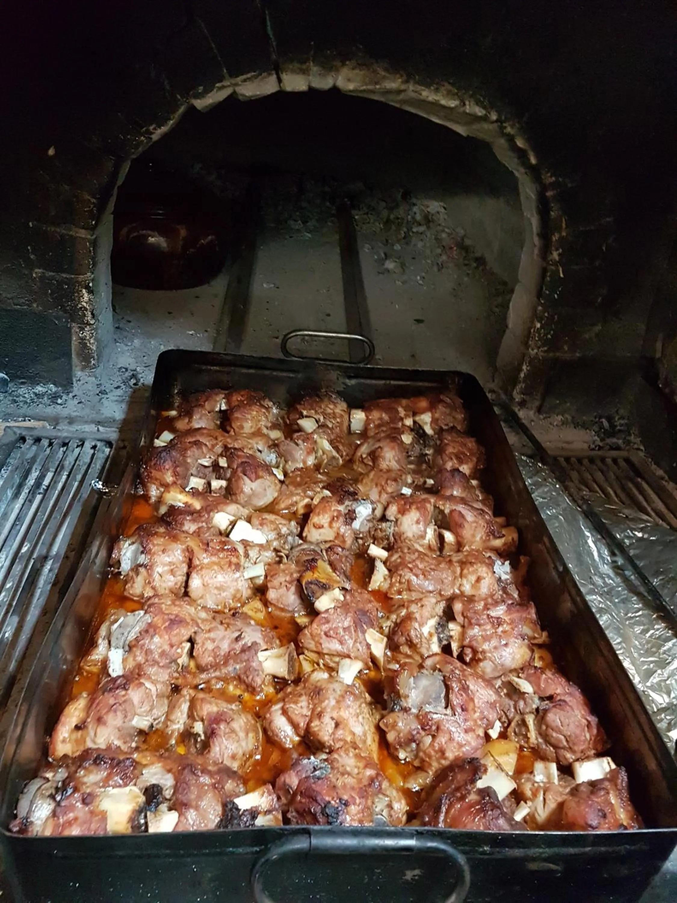 Restaurant/places to eat in Brani Family Hotel