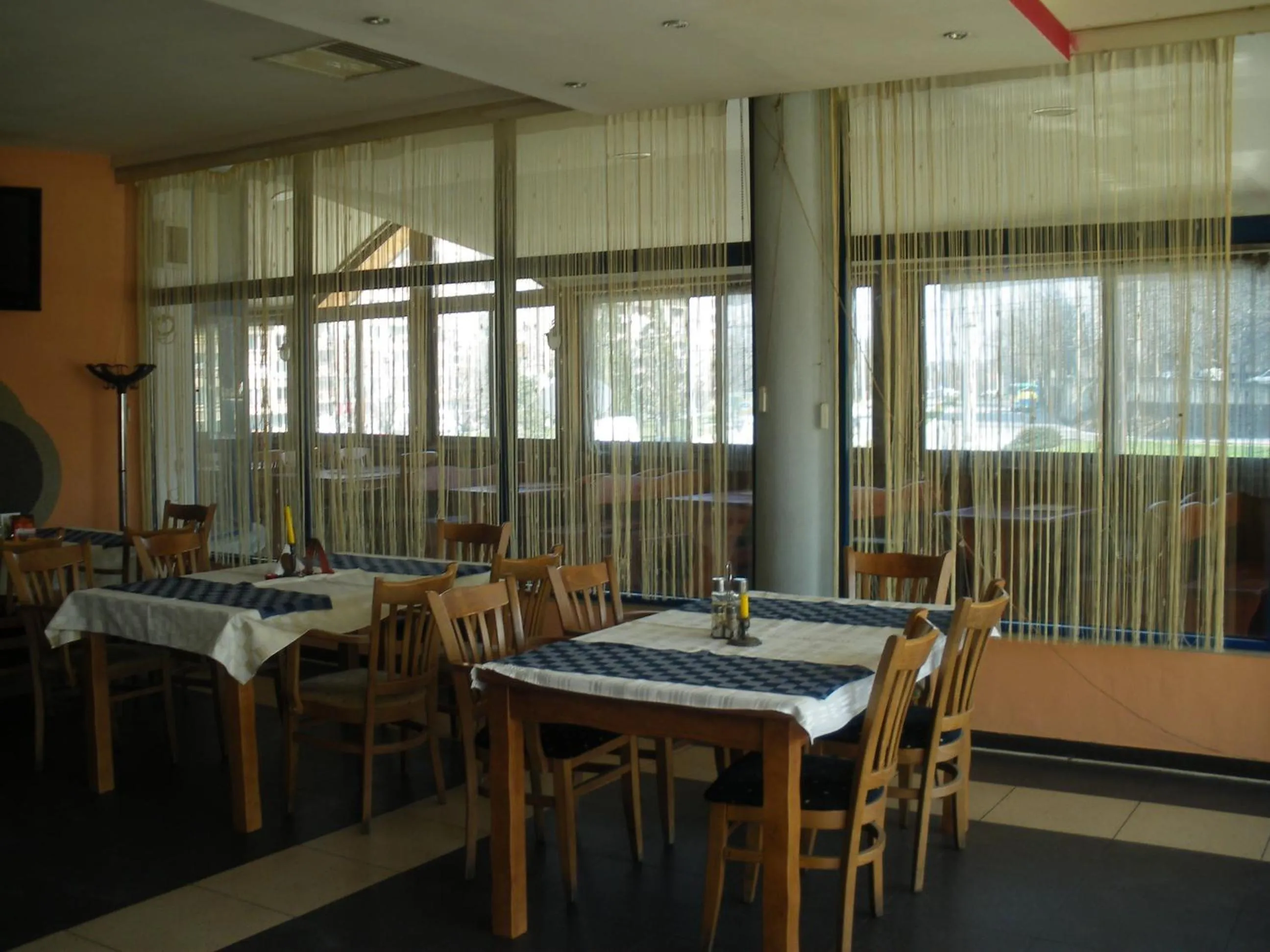 Restaurant/places to eat in Brani Family Hotel