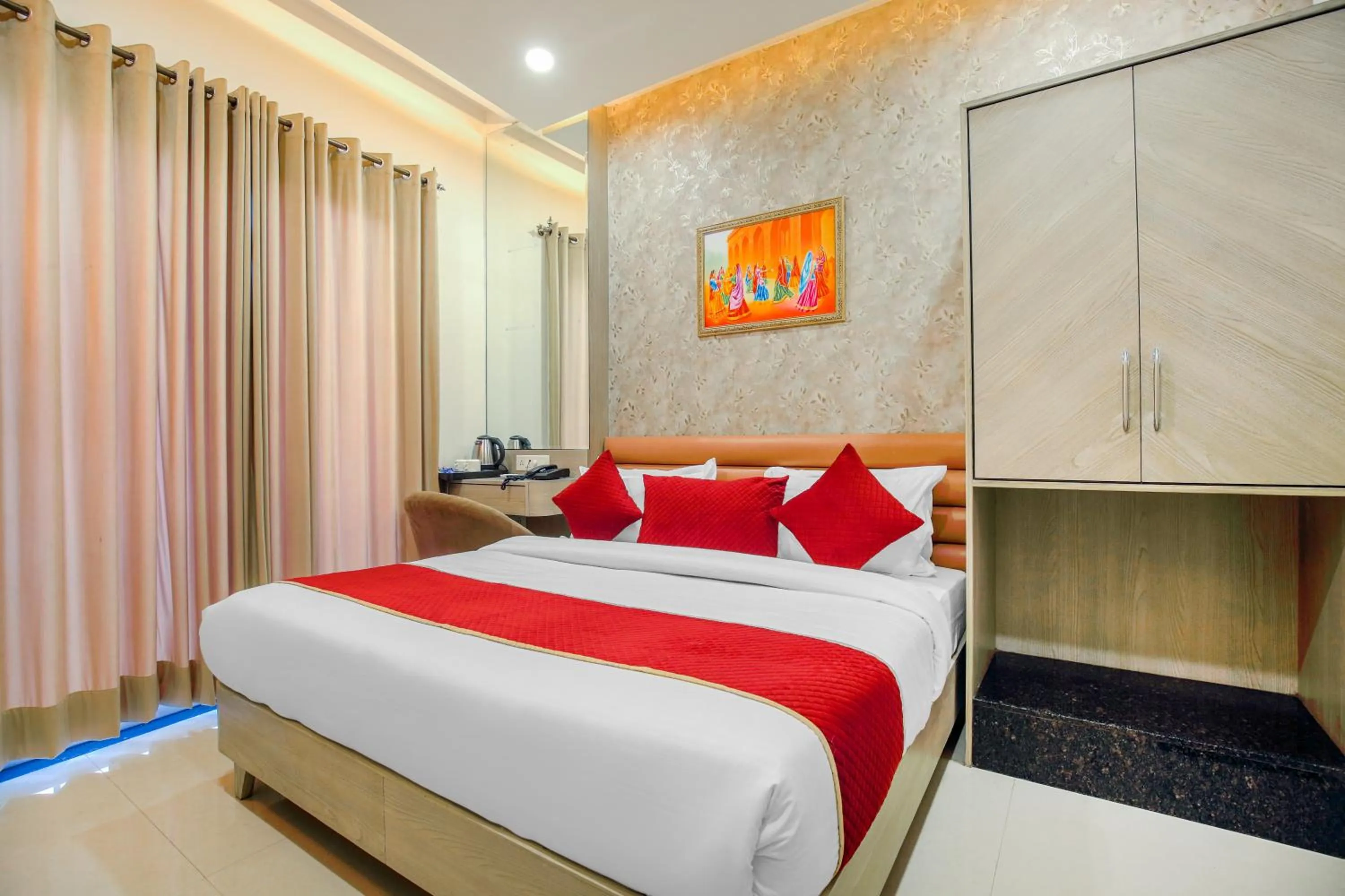 Bed in Hotel Golden Stay