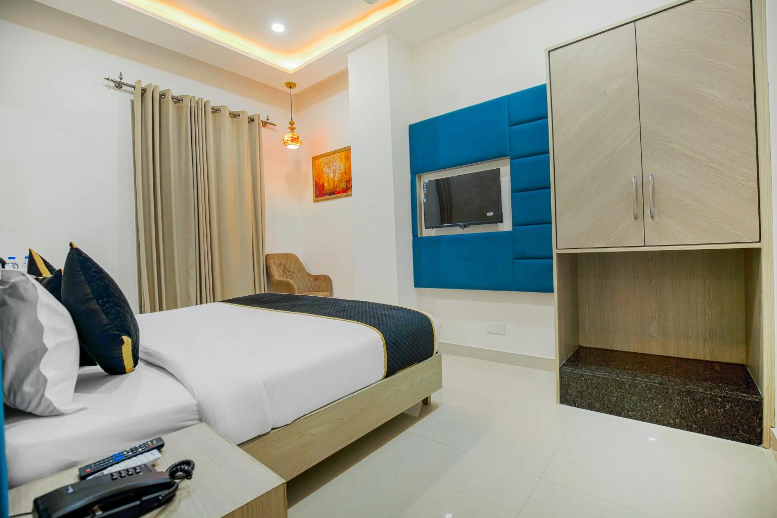 Bed in Hotel Golden Stay