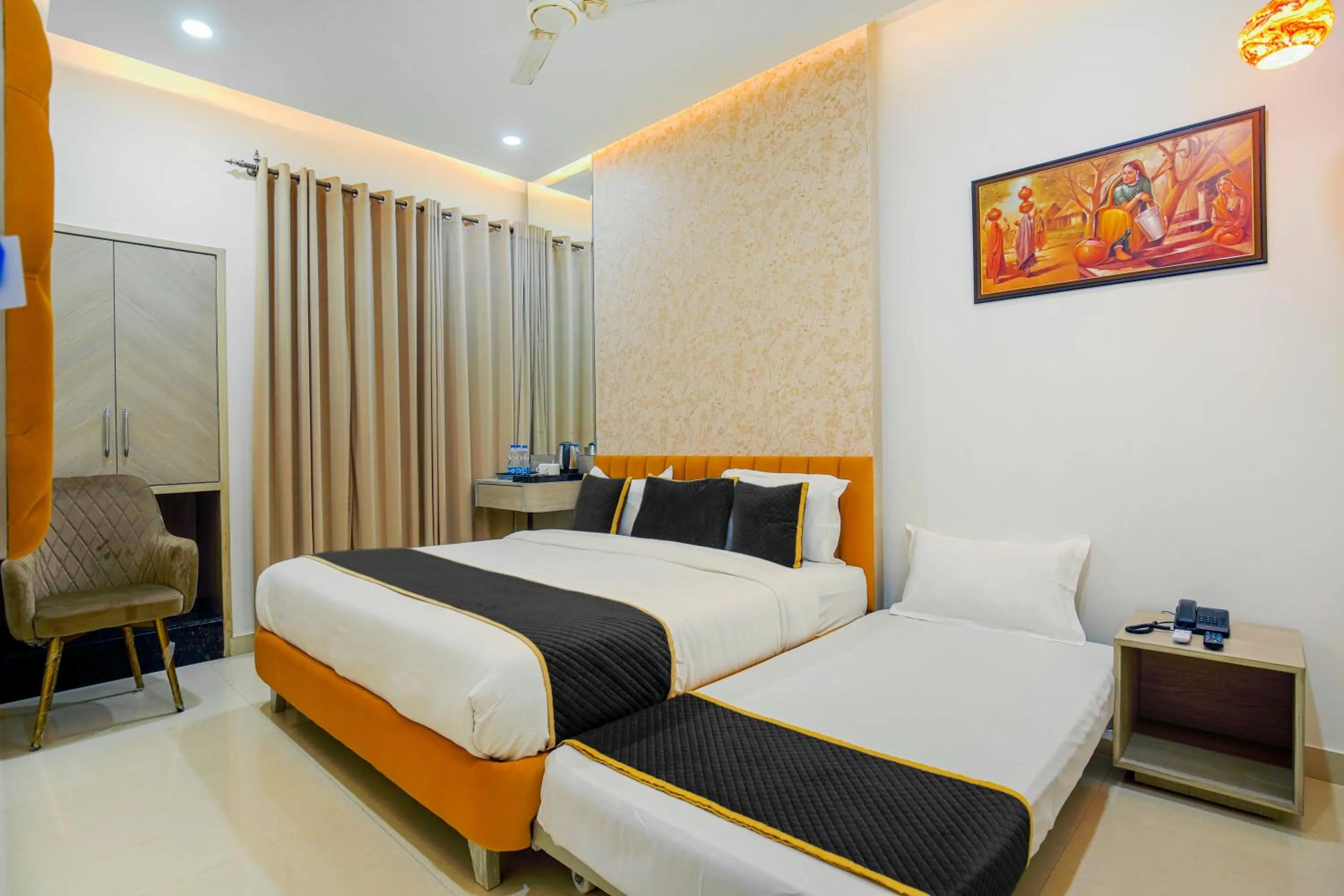 Bed in Hotel Golden Stay