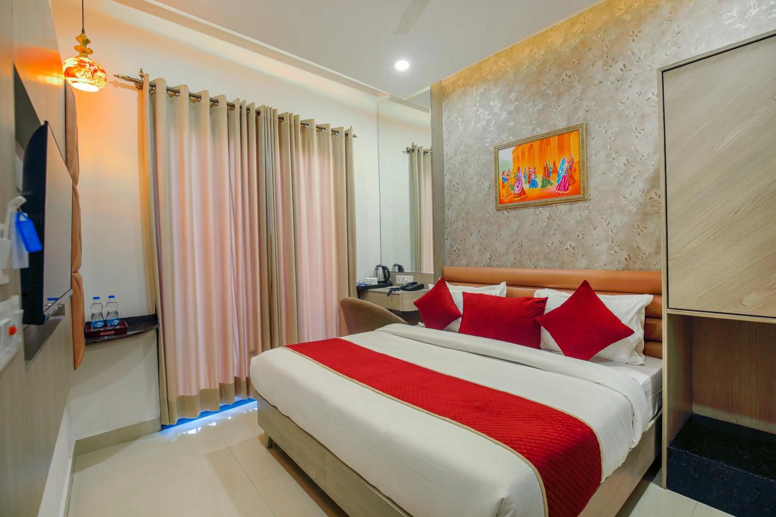 Bed in Hotel Golden Stay