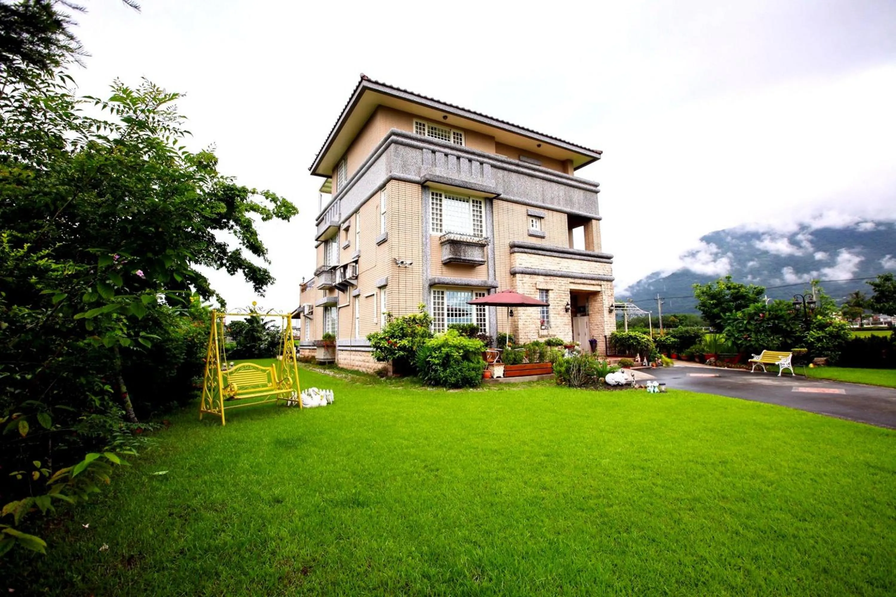Property building in Evergreen Garden House