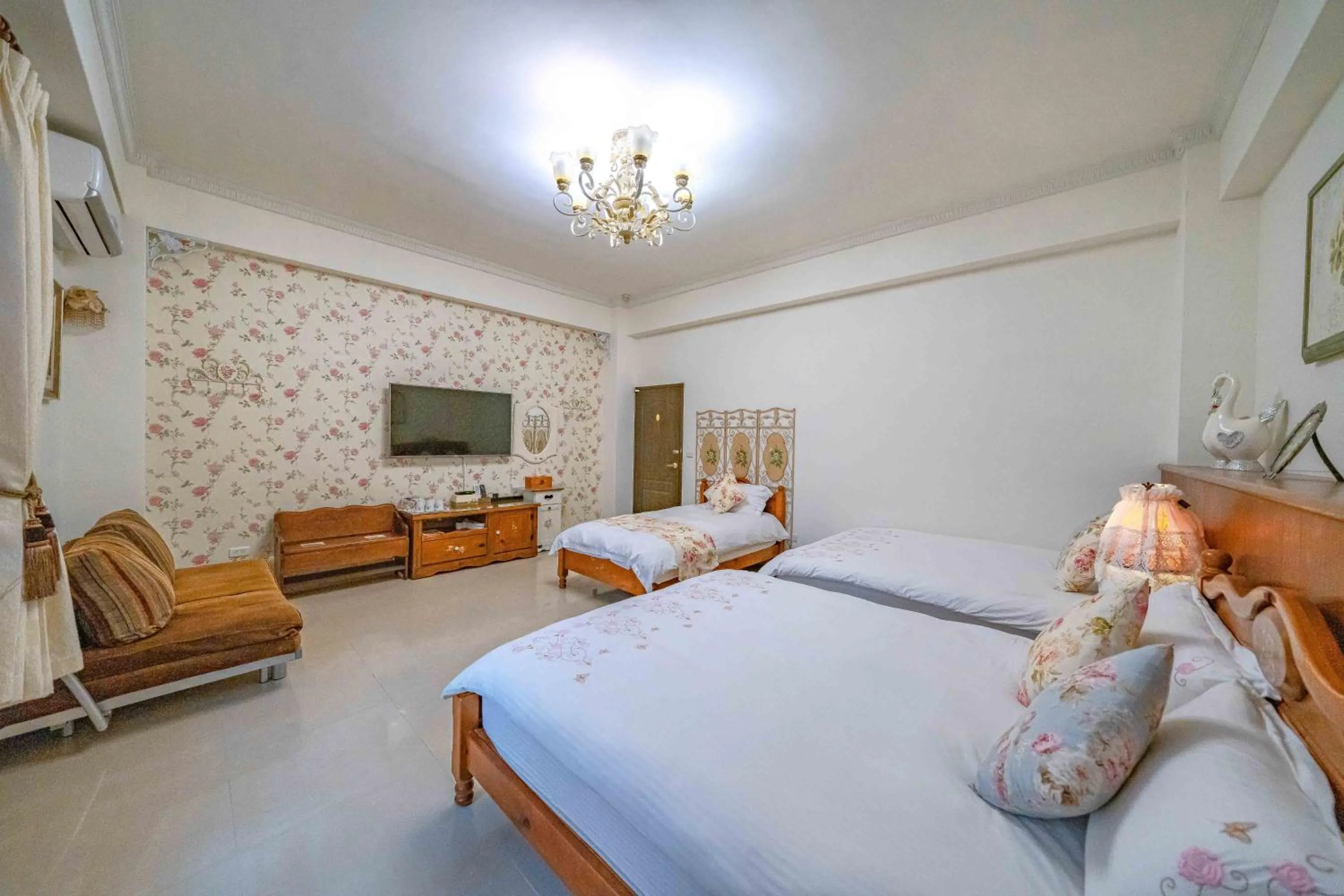 People, Bed in Evergreen Garden House