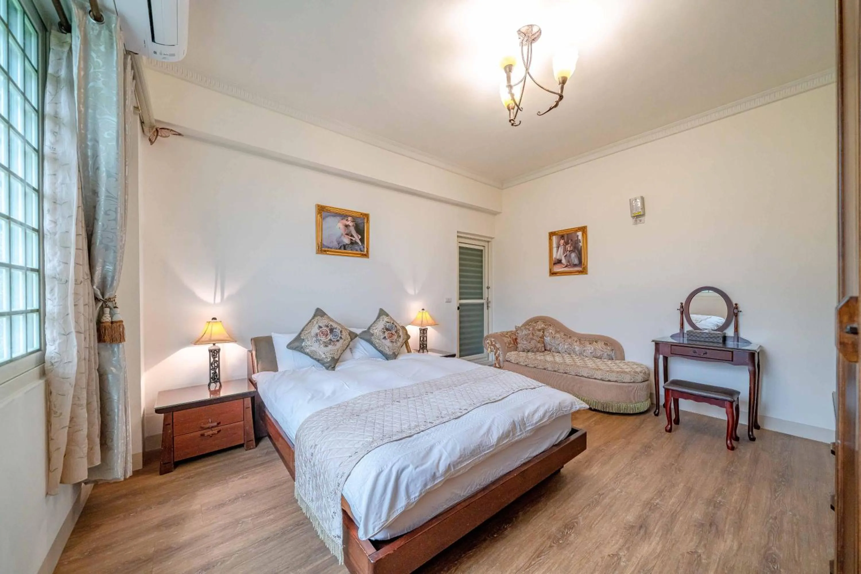 Bed in Evergreen Garden House