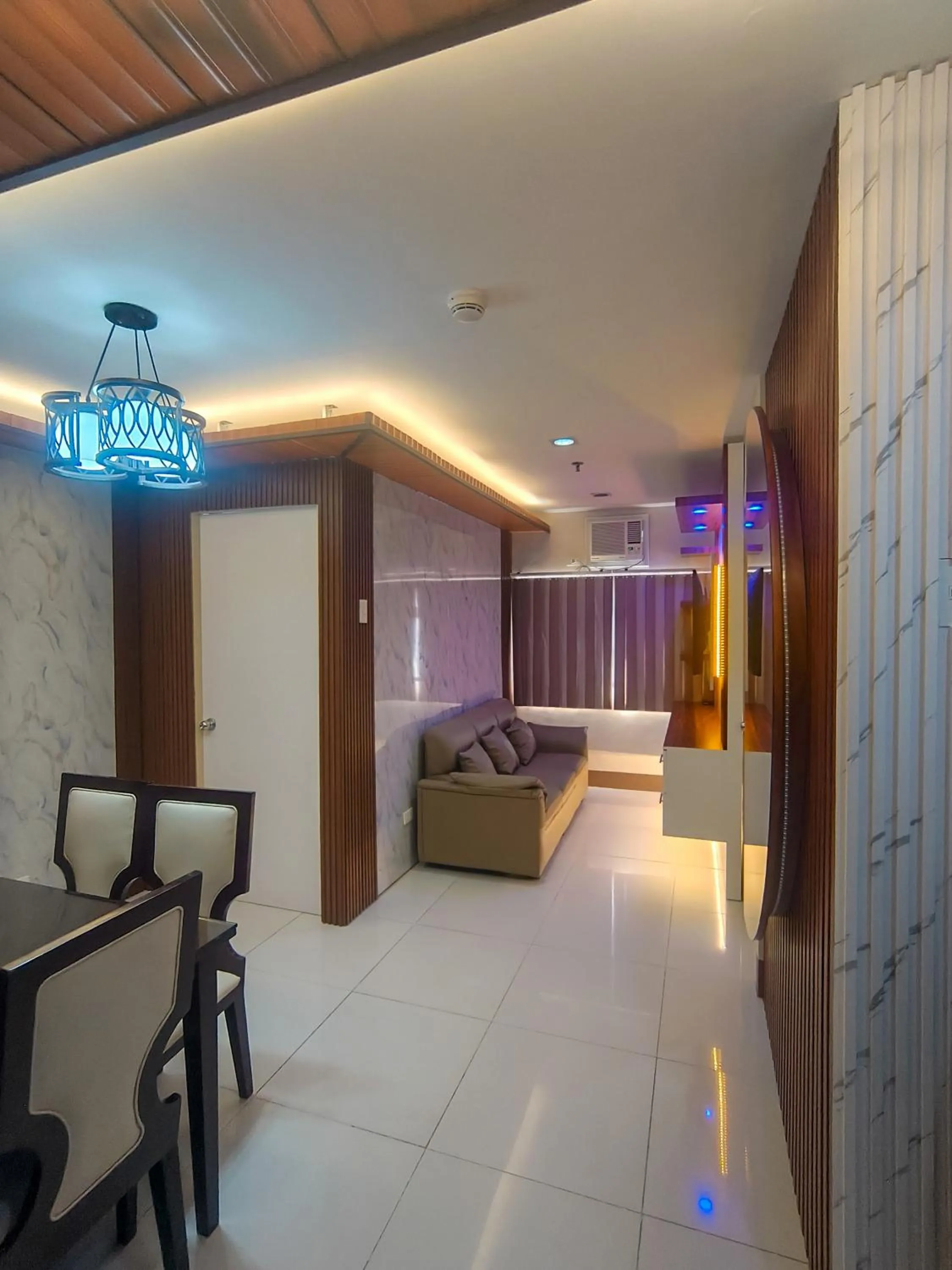 2 Bedroom Condo @ Midpoint Residences w/ City View