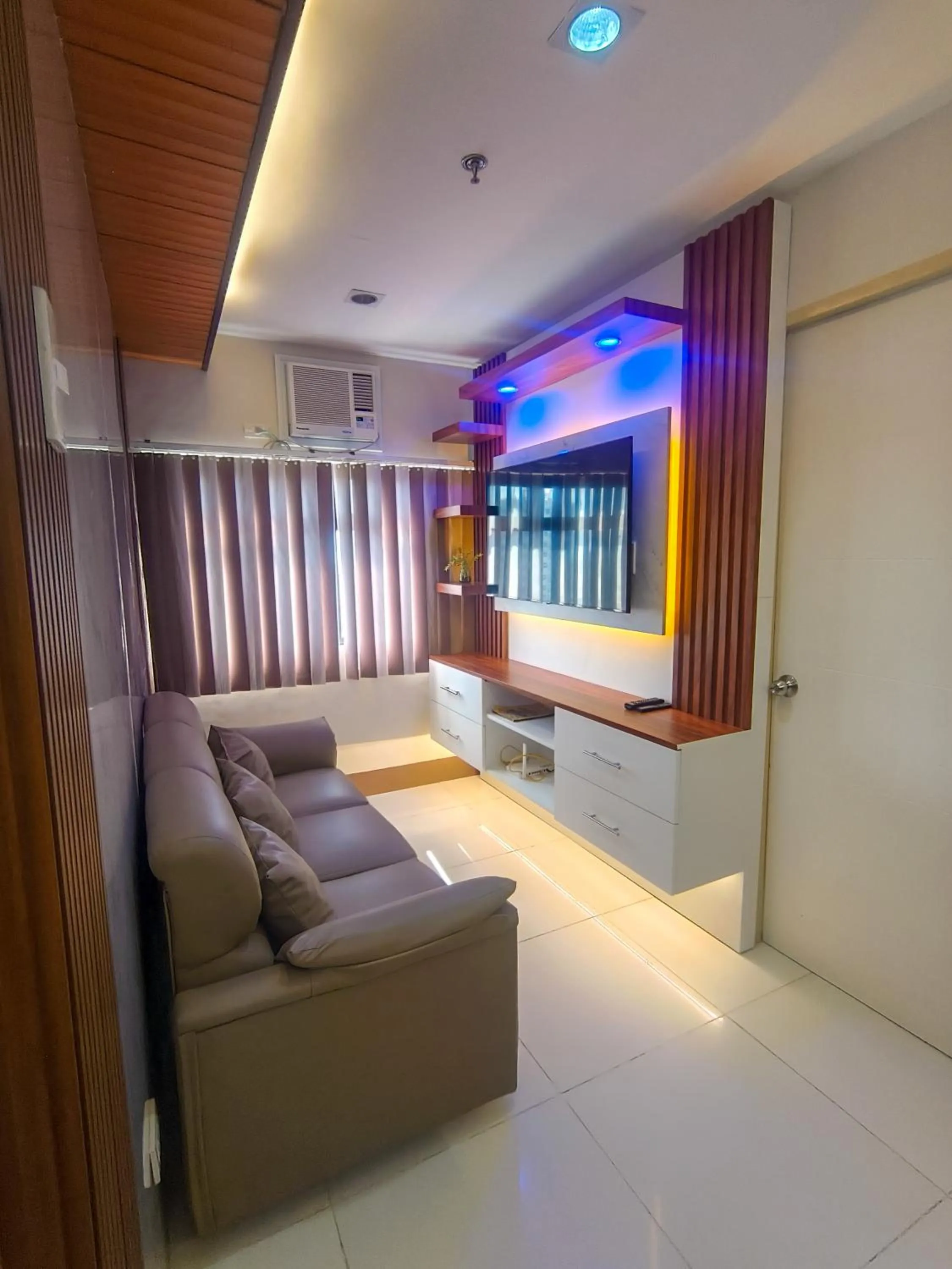 2 Bedroom Condo @ Midpoint Residences w/ City View