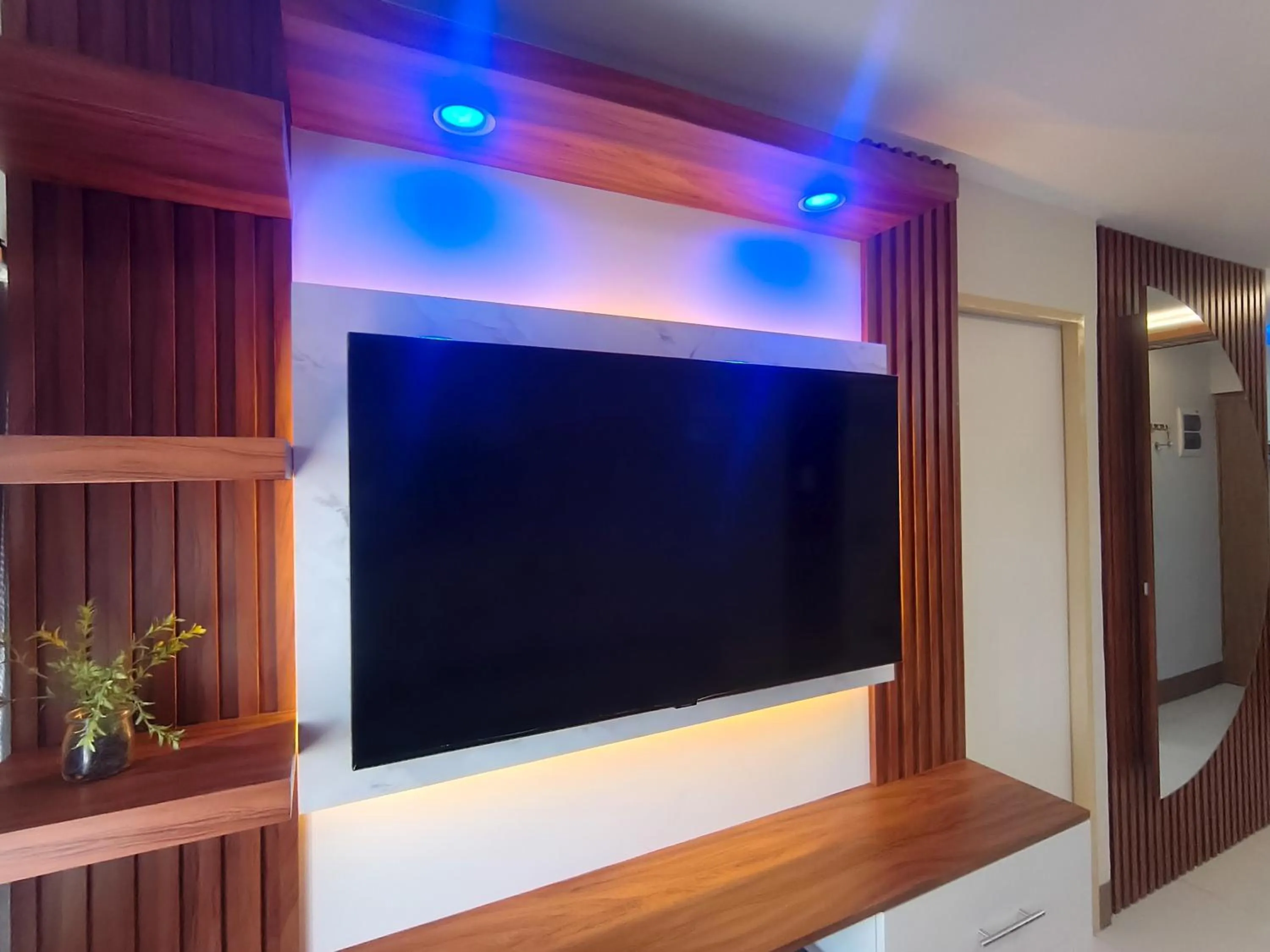 2 Bedroom Condo @ Midpoint Residences w/ City View