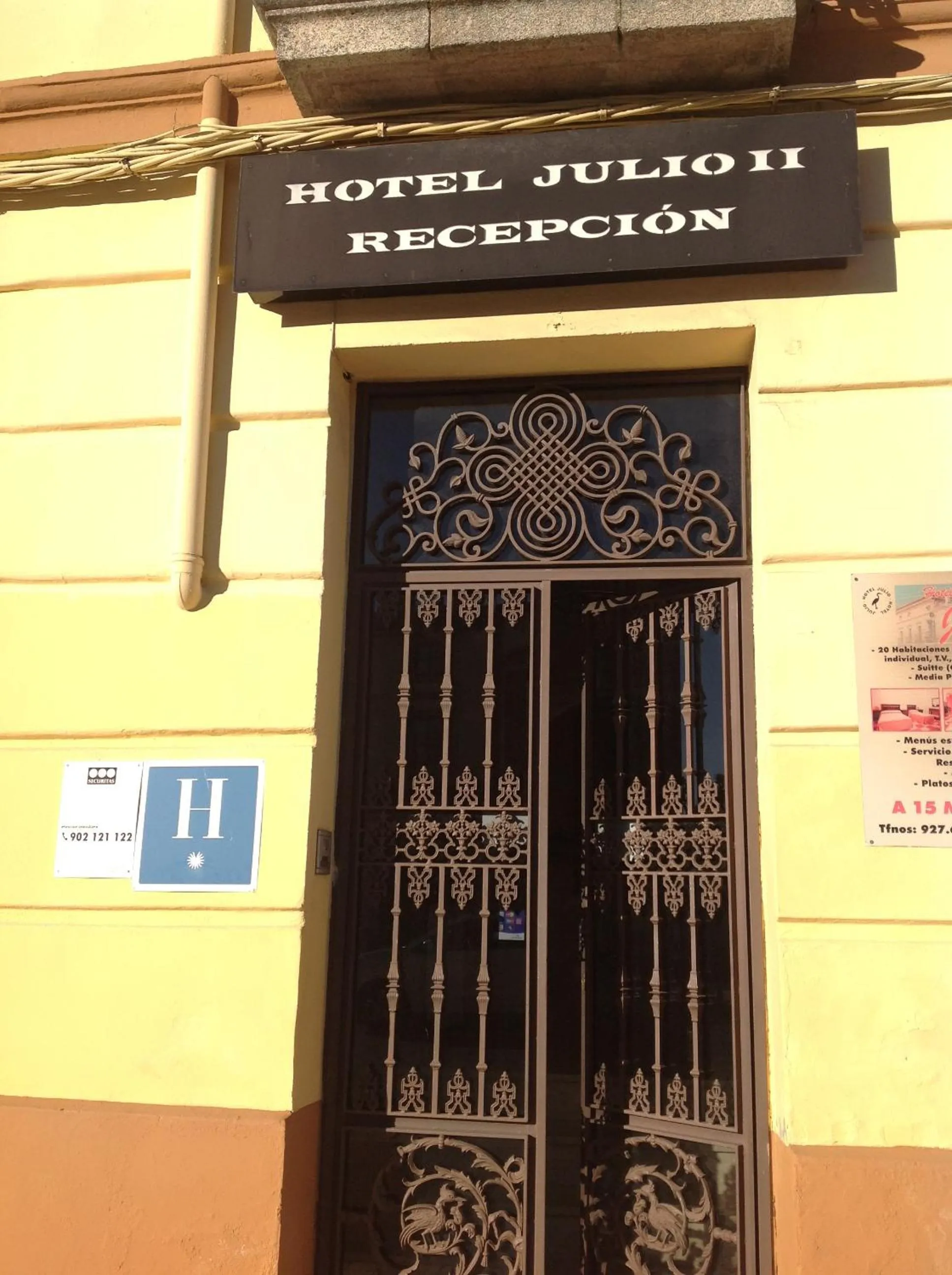 Facade/entrance in Hotel Julio