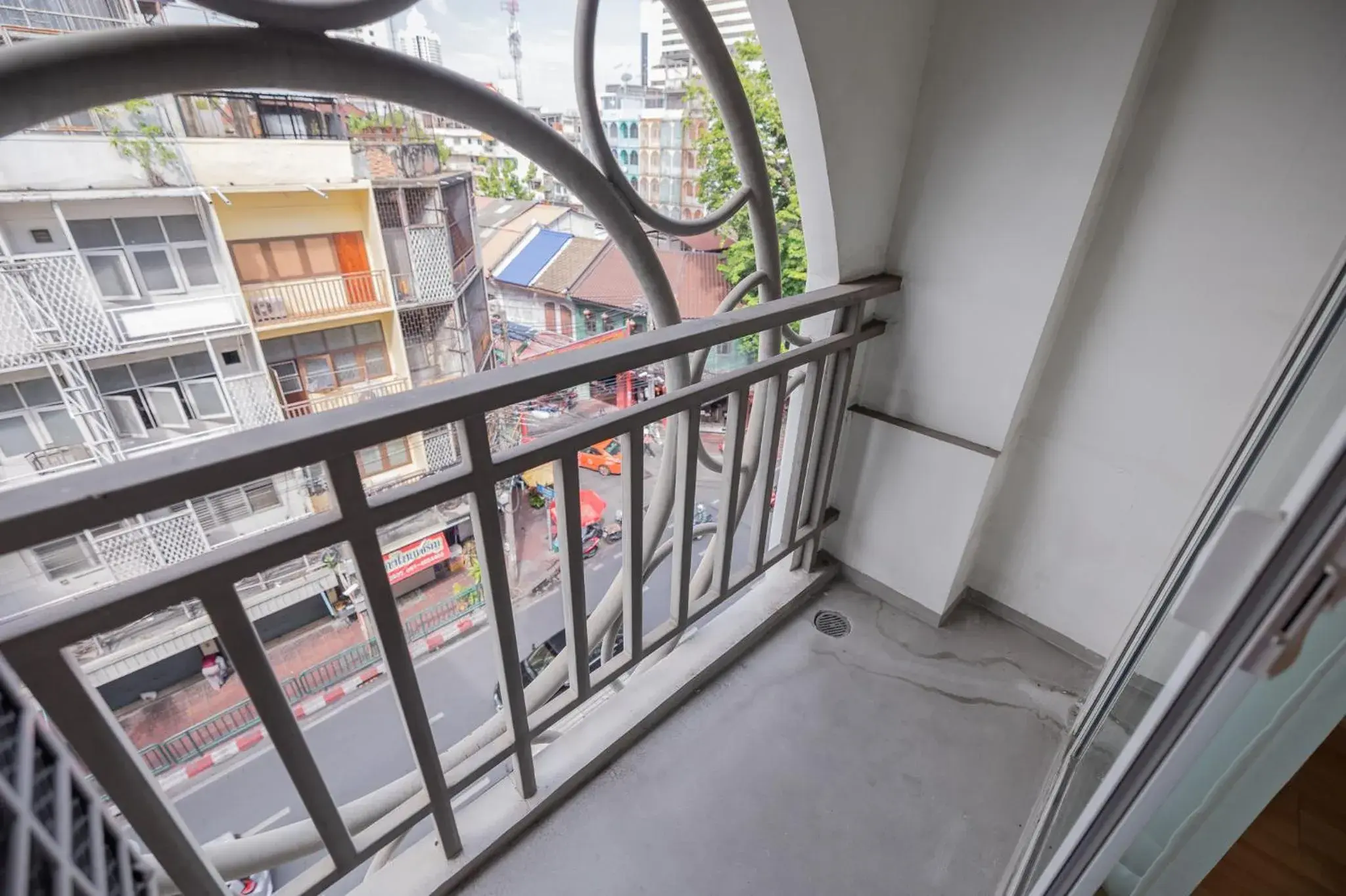Triple Room with Balcony in Exoresidence The Heart of Chinatown Triple Room with Balcony in Exoresidence The Heart of Chinatown